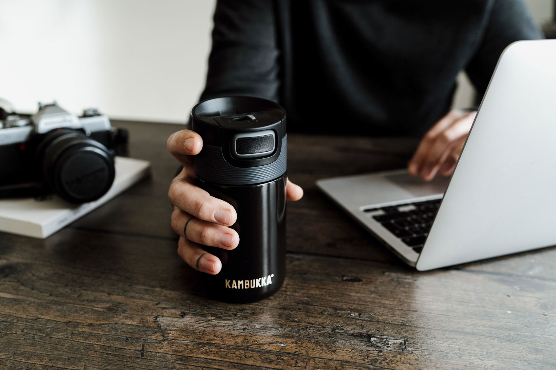 KAMBUKKA Etna Pitch Black 300 ml čierny - termo pohár z nerezovej ocele