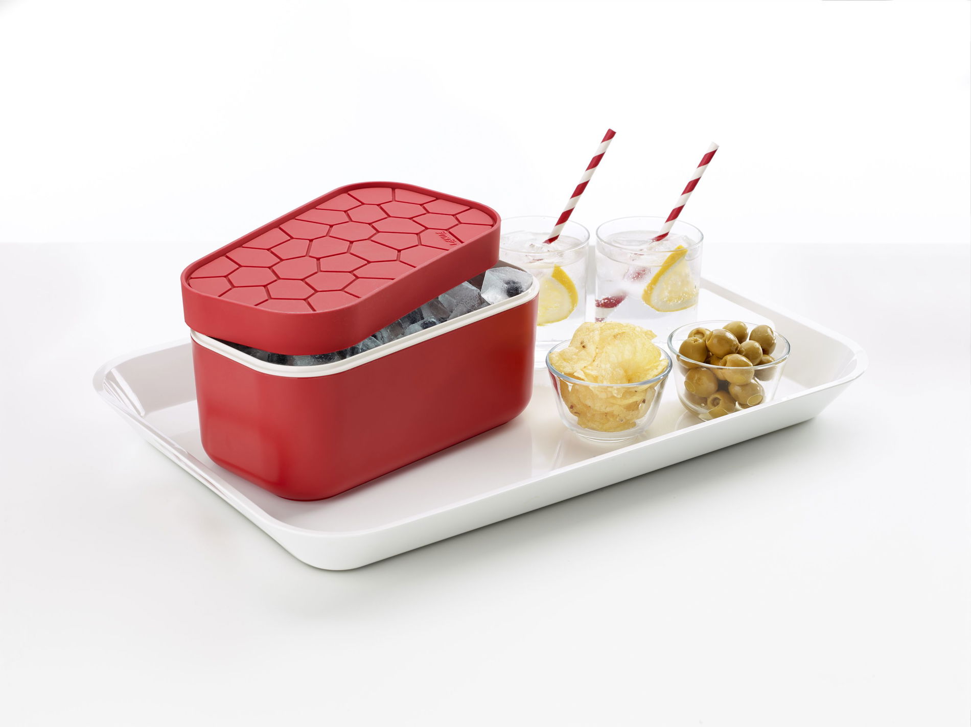 LEKUE Ice Box červená - plastová forma na ľad s nádobou