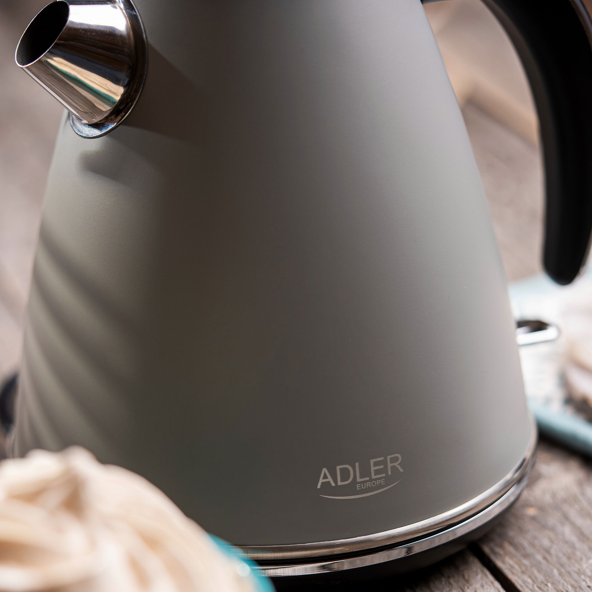 ADLER Strix AD 1343 1,5 l - czajnik elektryczny bezprzewodowy metalowy