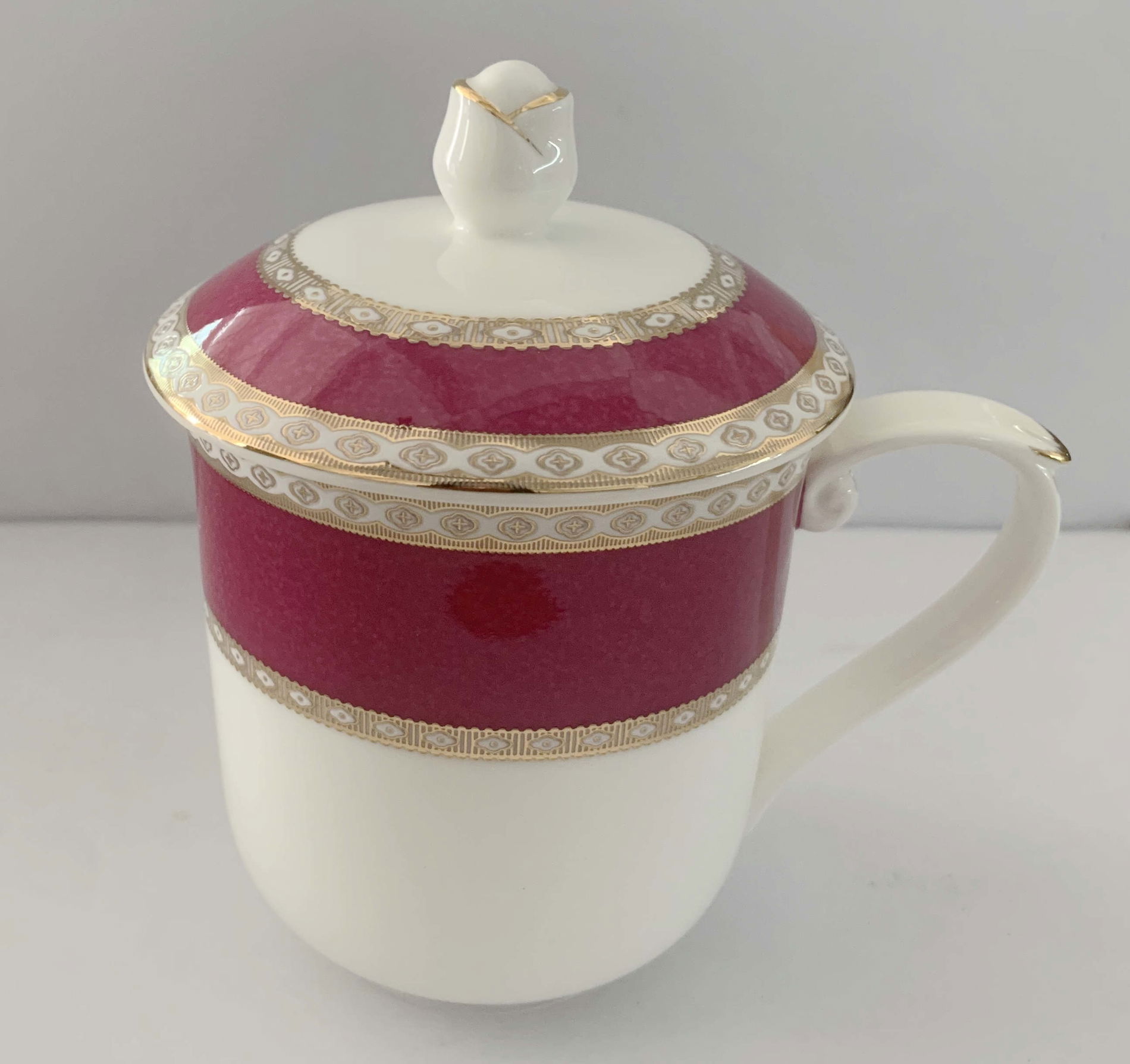 Porcelánový hrníček s konvičkou a víčkem 400 ml