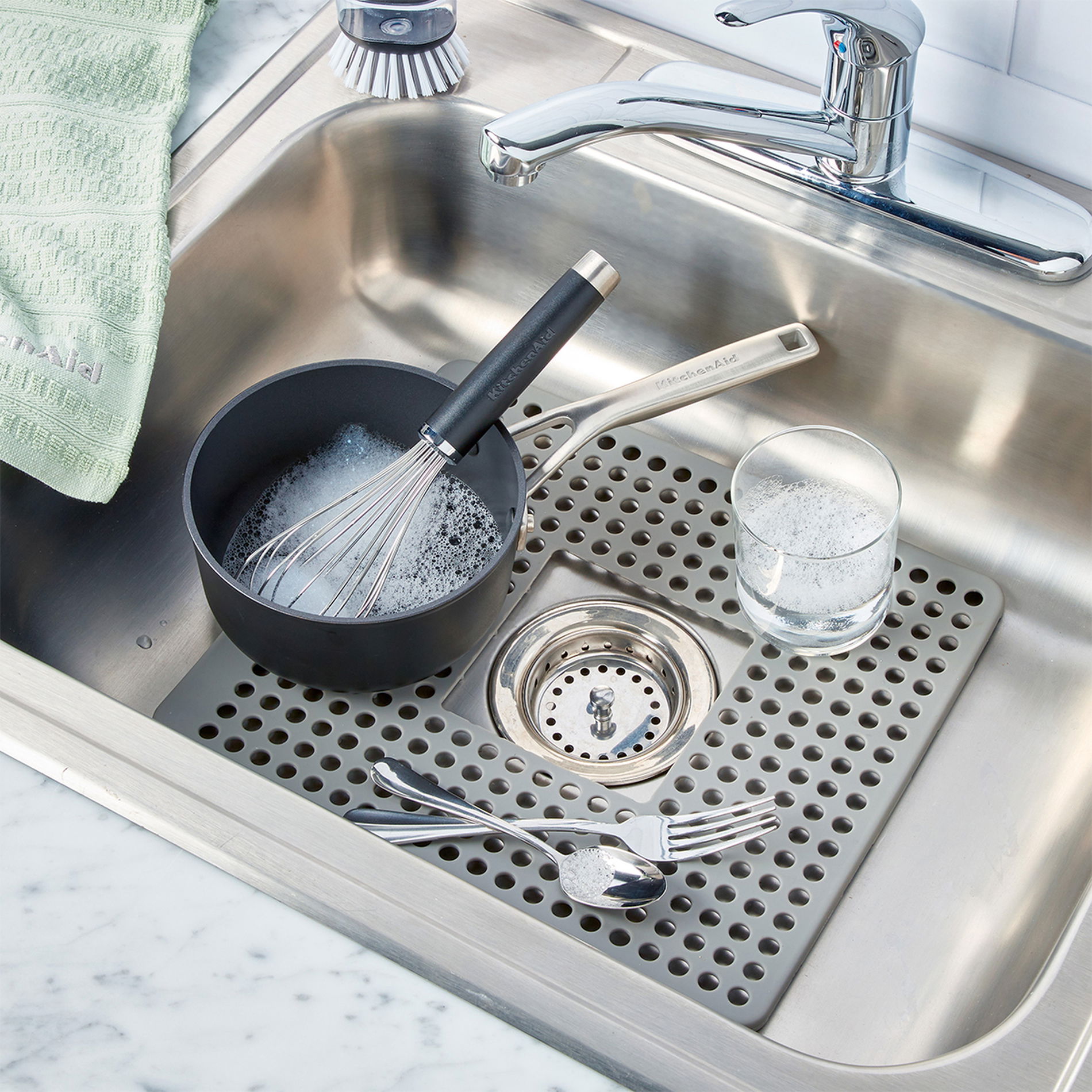 KITCHENAID 34 x 29 cm - mřížka / podložka do dřezu ze silikonu