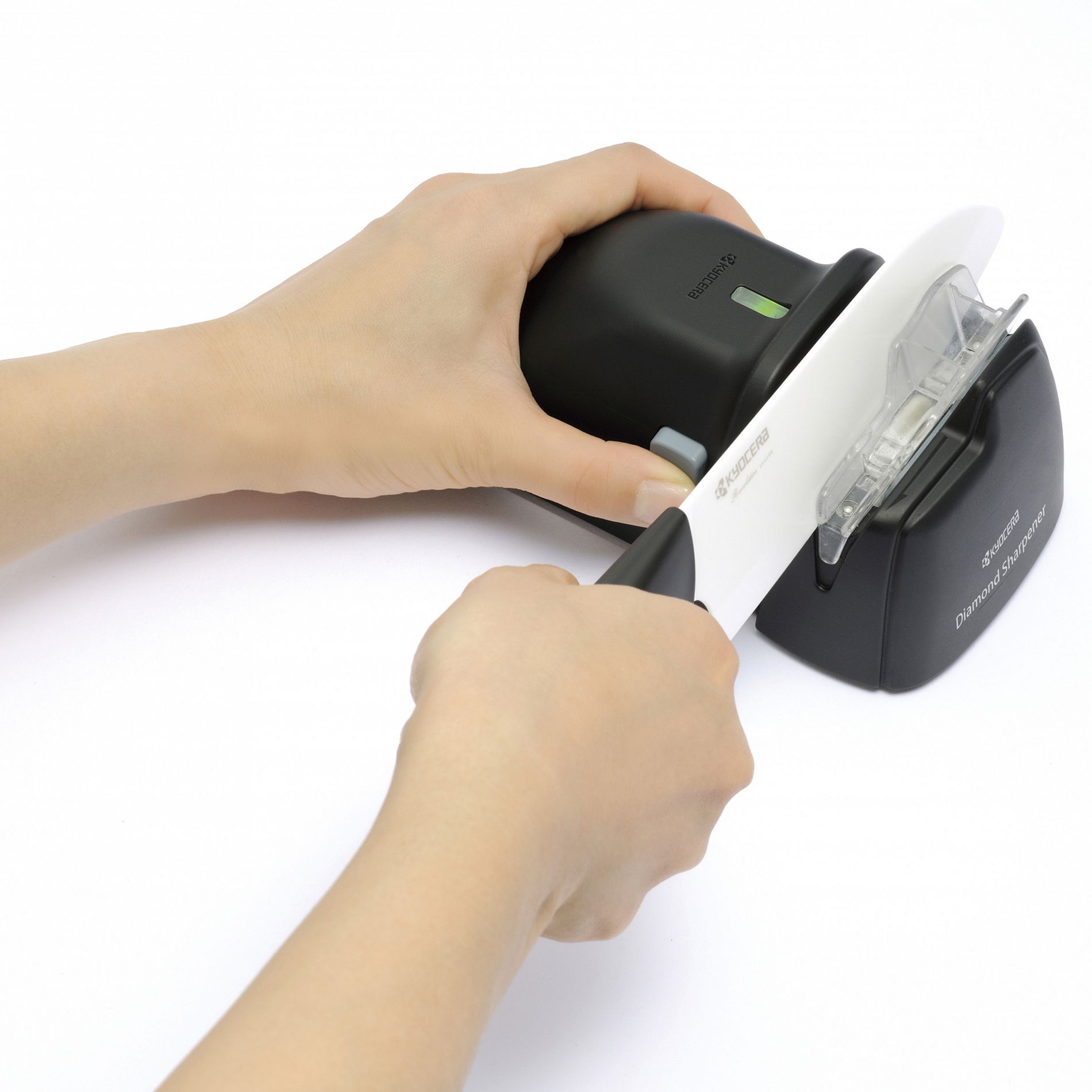 Elektrický, diamantový brousek na nože (ostřič) KYOCERA PRO PRAVORUKÉ UŽIVATELE