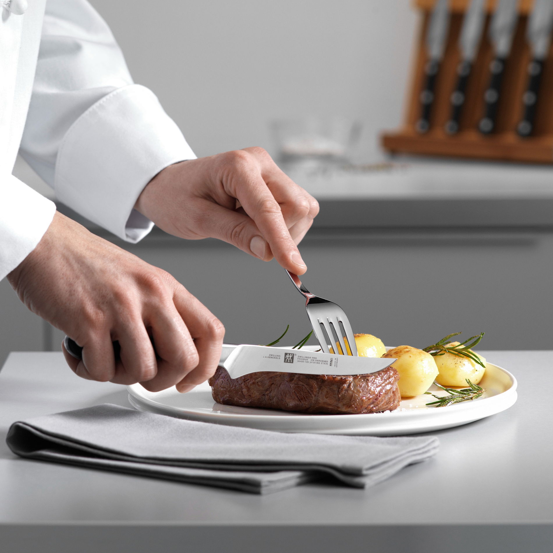 ZWILLING Pro 12 cm - nôž na steaky z nehrdzavejúcej ocele