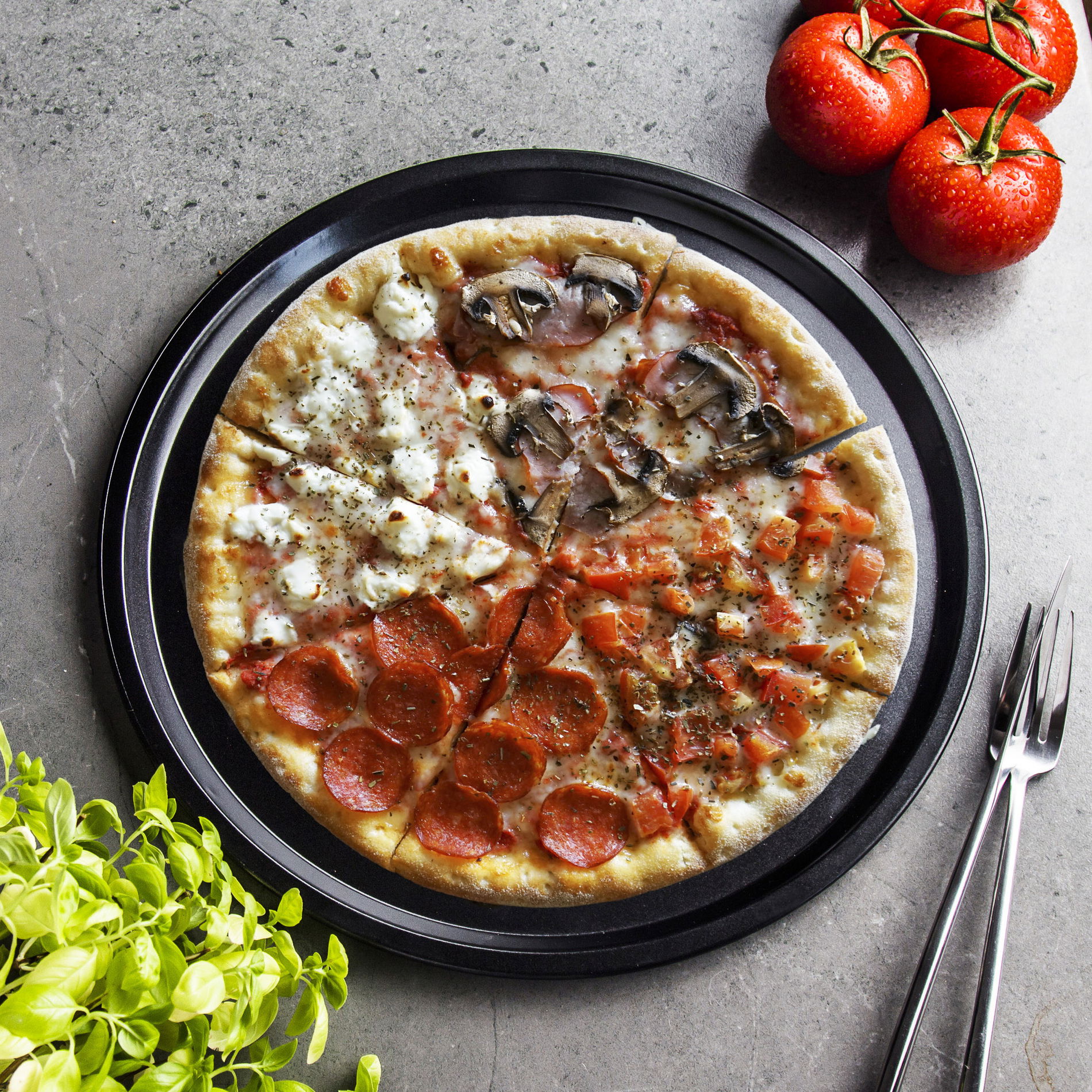 Plech na pizzu z uhlíkové oceli FLORINA LIKORIS ČERNÁ 33 cm