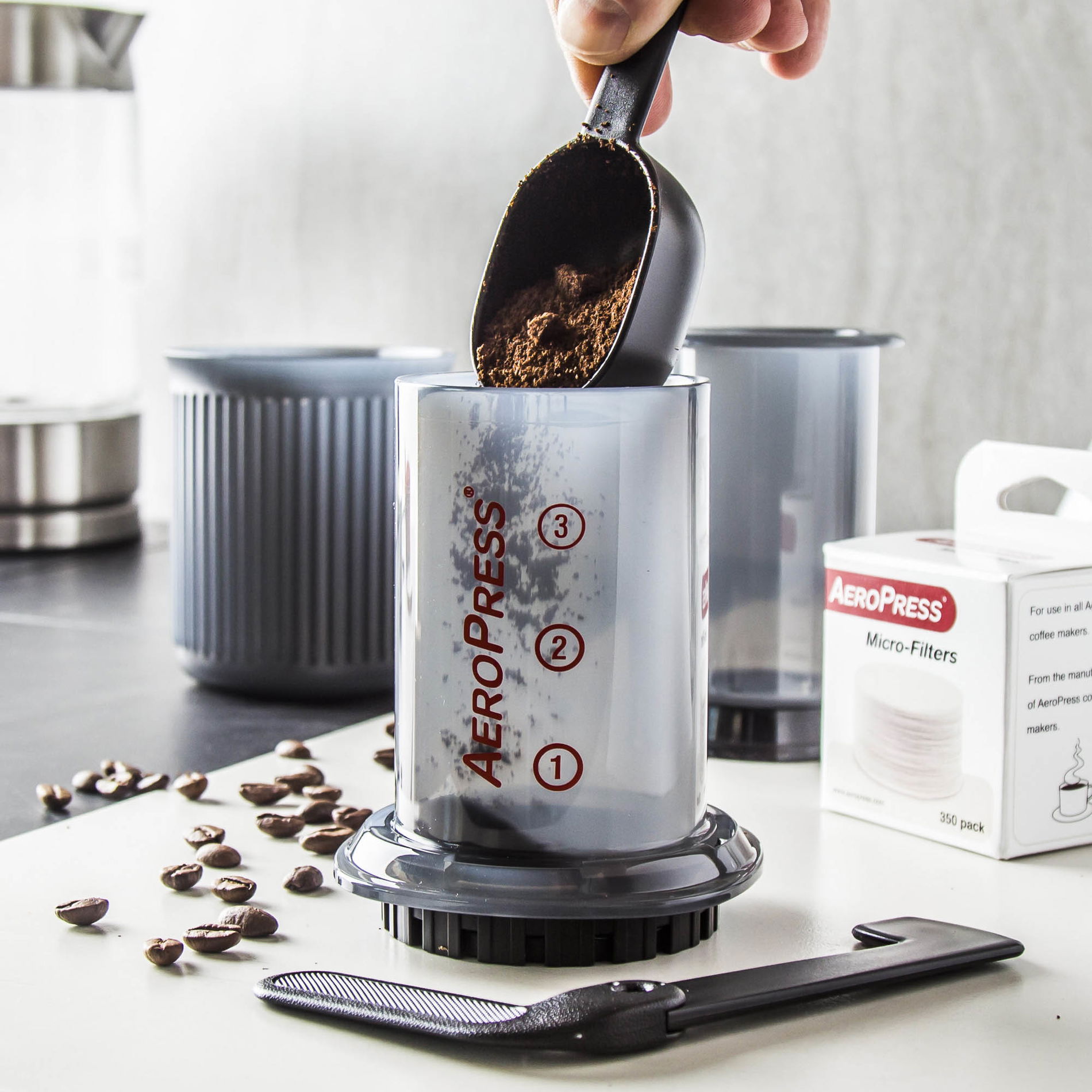 AEROPRESS Go 237 ml černá - plastový kávovar s šálkem
