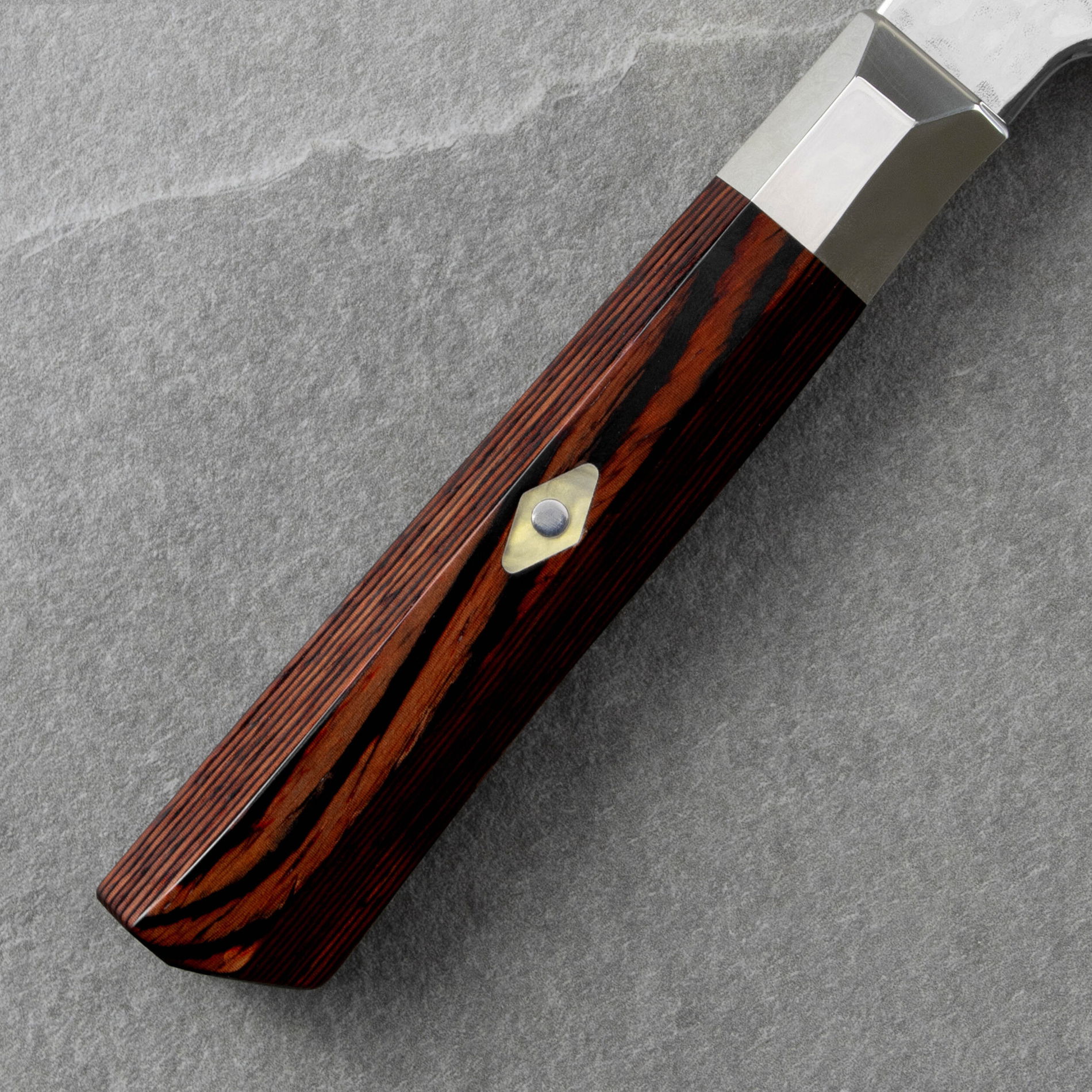MCUSTA Zanmai Supreme Hammered 18 cm - japonský nůž Santoku z nerezové oceli