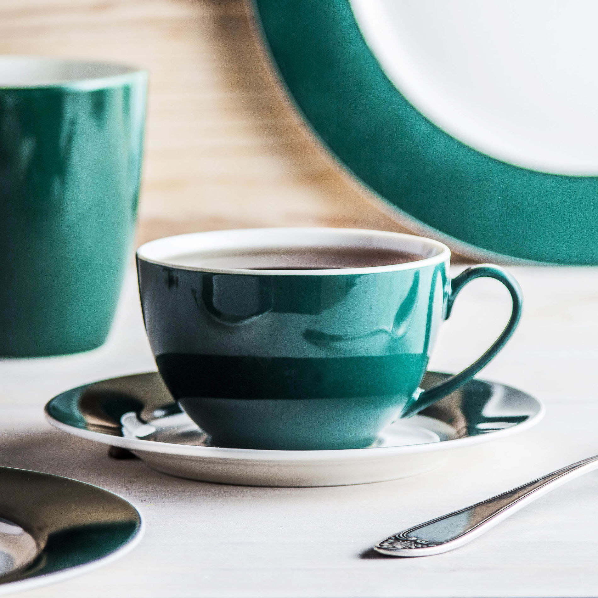 AMBITION Aura Green 220 ml tmavě zelený - porcelánový šálek na kávu a čaj