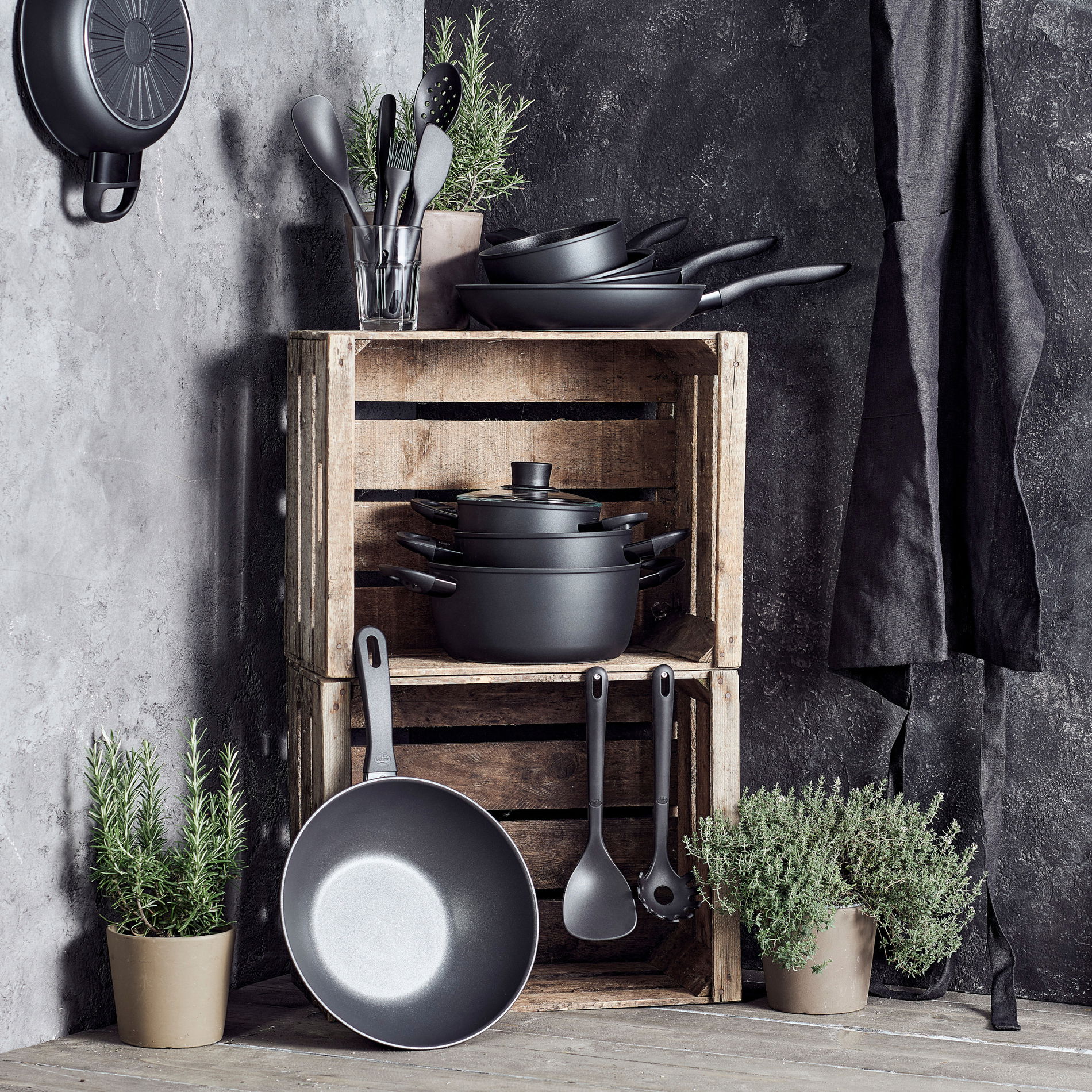 BALLARINI Avola 30 cm černá - nepřilnavá pánev wok