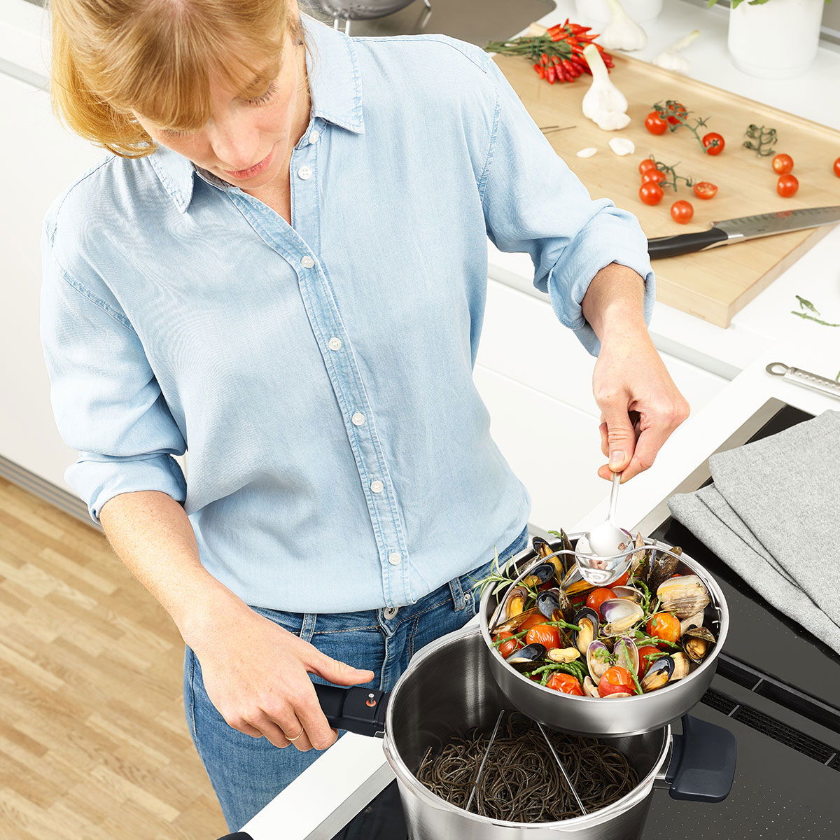 FISSLER Vitavit Premium 8 l - tlakový hrnec s vložkou pro vaření na páře z nerezové oceli