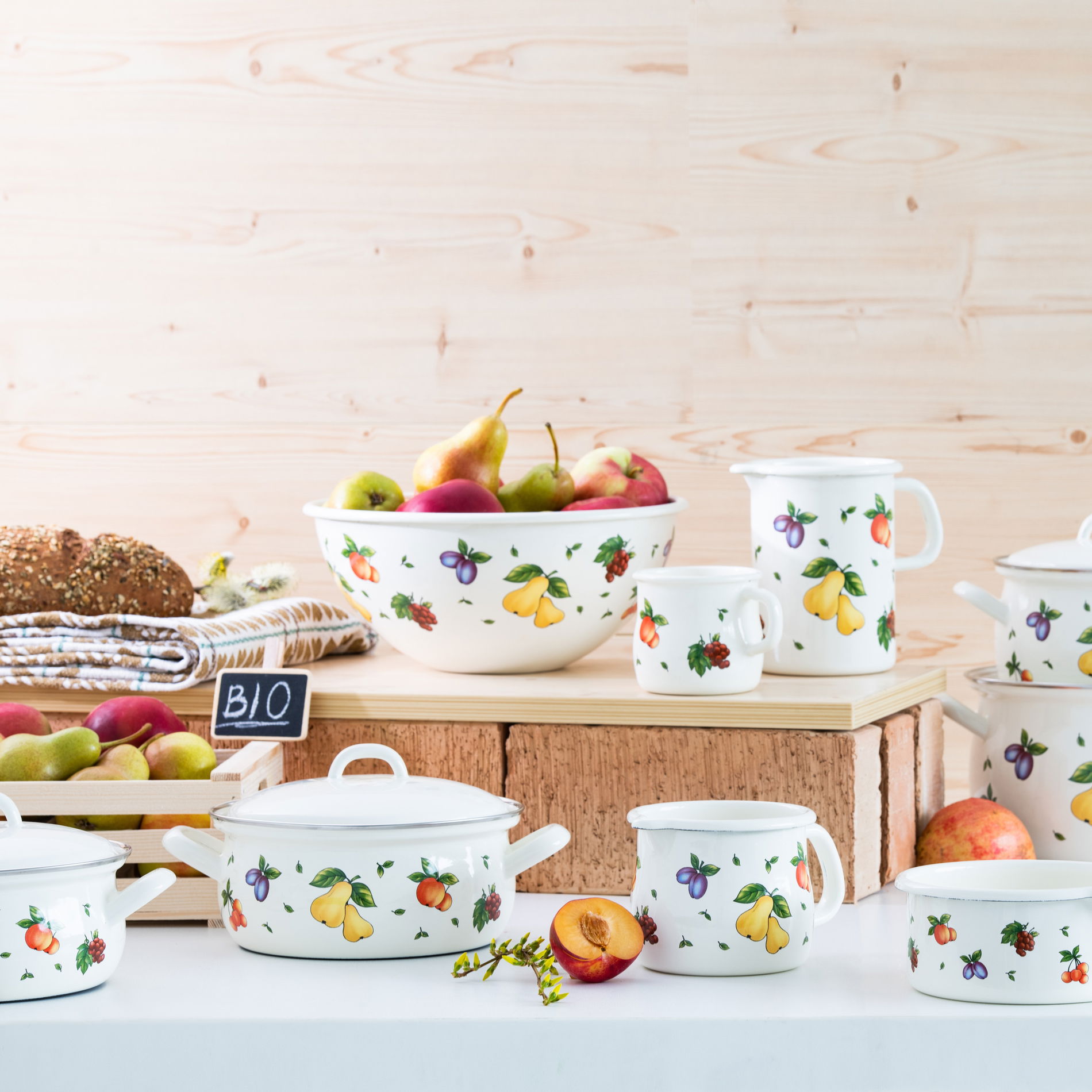 RIESS Fruit Garden 2 l - smaltovaný hrnec s poklicí