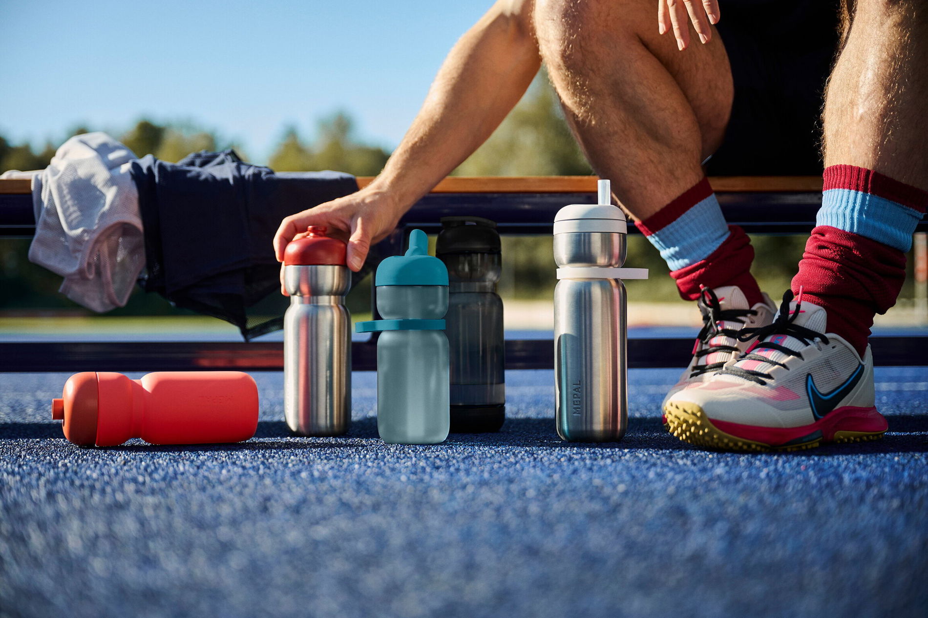 MEPAL ACTIVE 800 ml - těsnicí sportovní shaker z tritanu s míchací kuličkou, broskvový