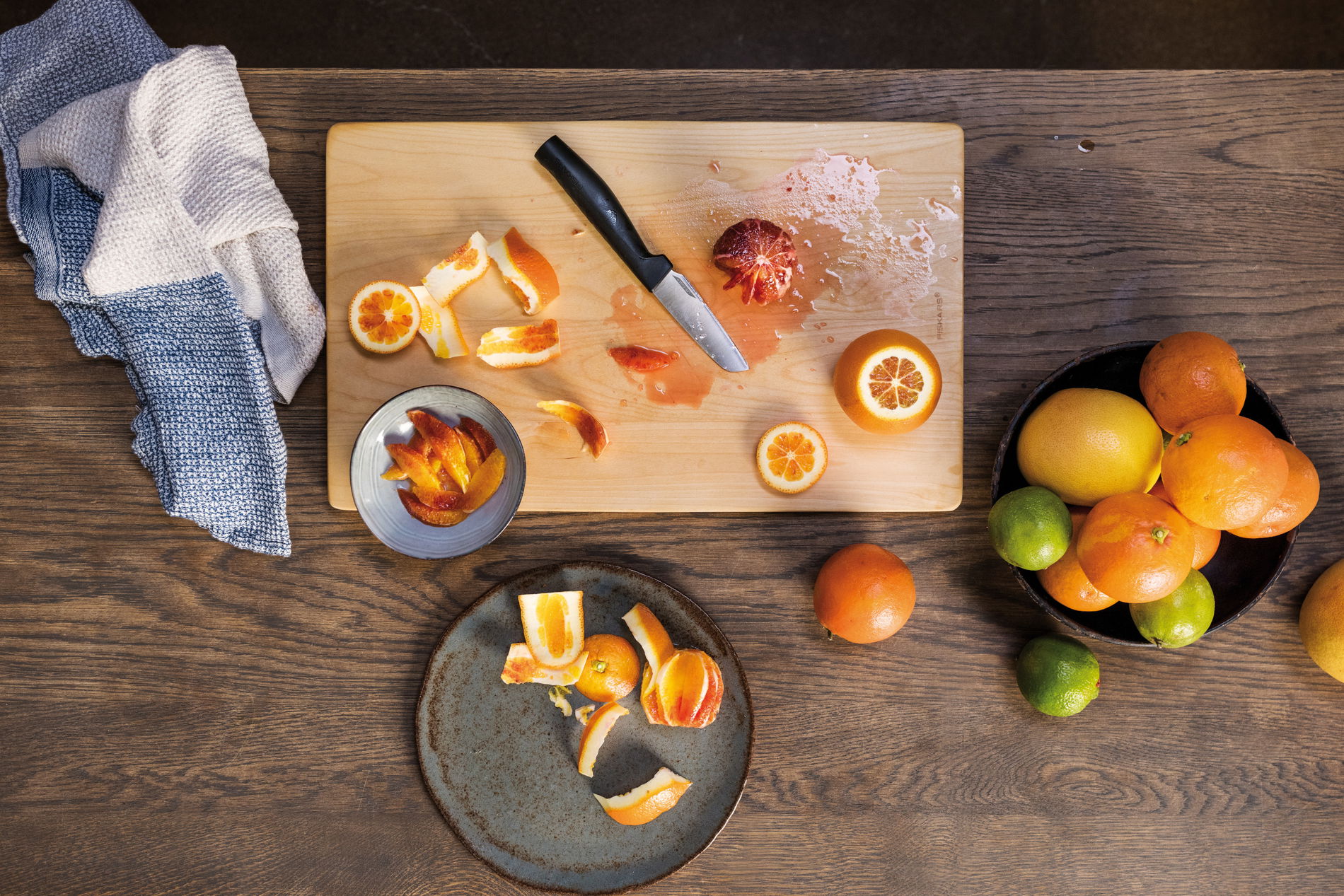FISKARS Hard Edge 8,5 cm čierny - nôž na zeleninu a ovocie z nehrdzavejúcej ocele