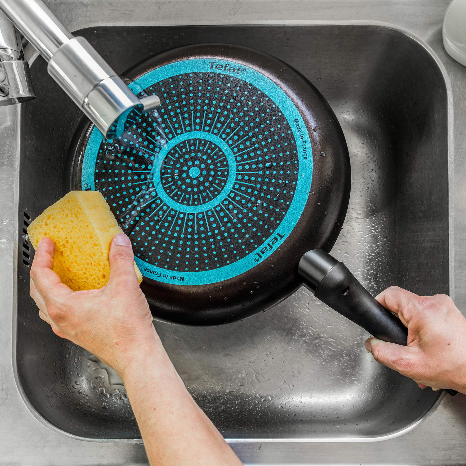 TEFAL Simply Clean 20 cm černá - nepřilnavá titanová pánev