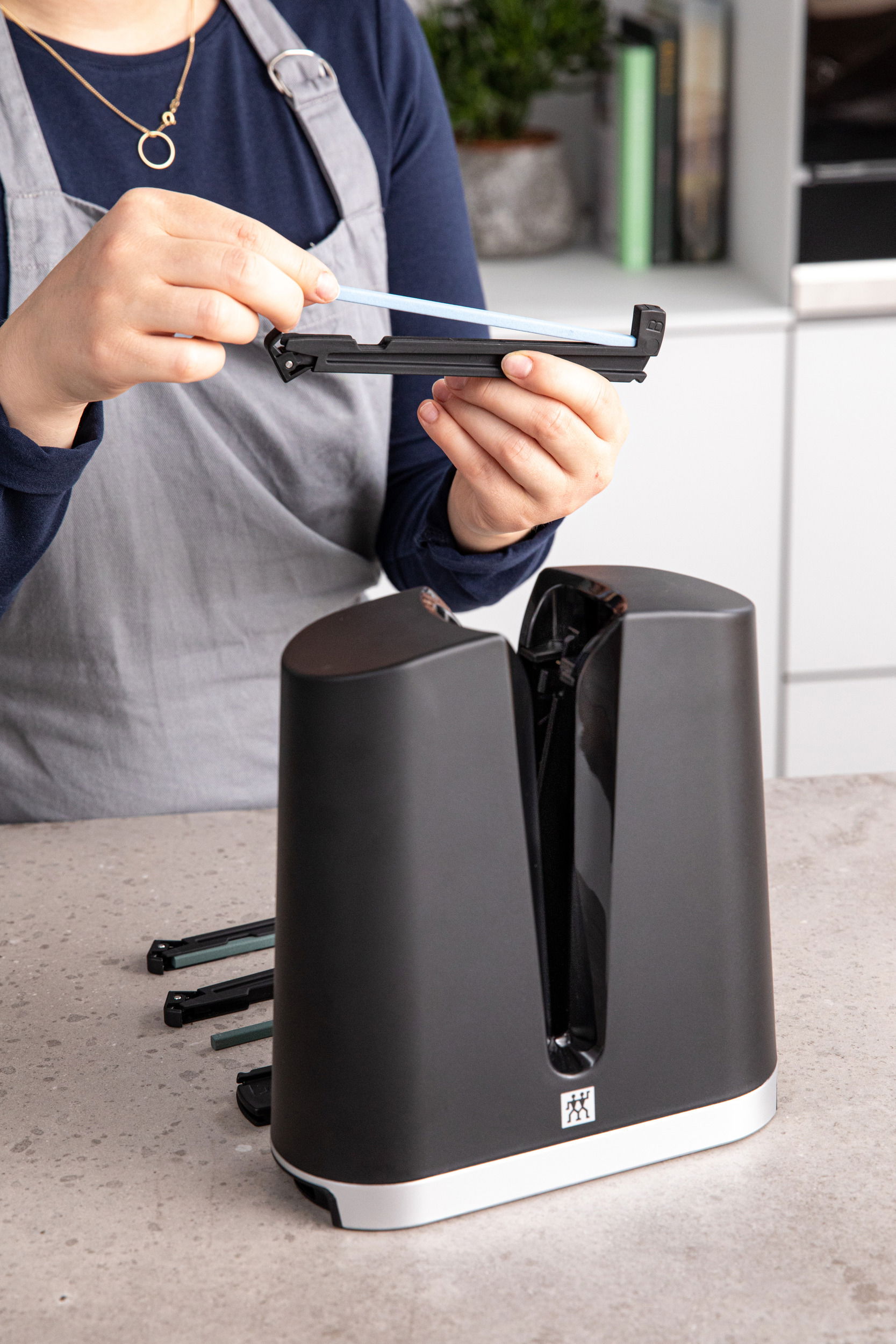 ZWILLING V-Edge – keramický brousek na nože (ostřič)