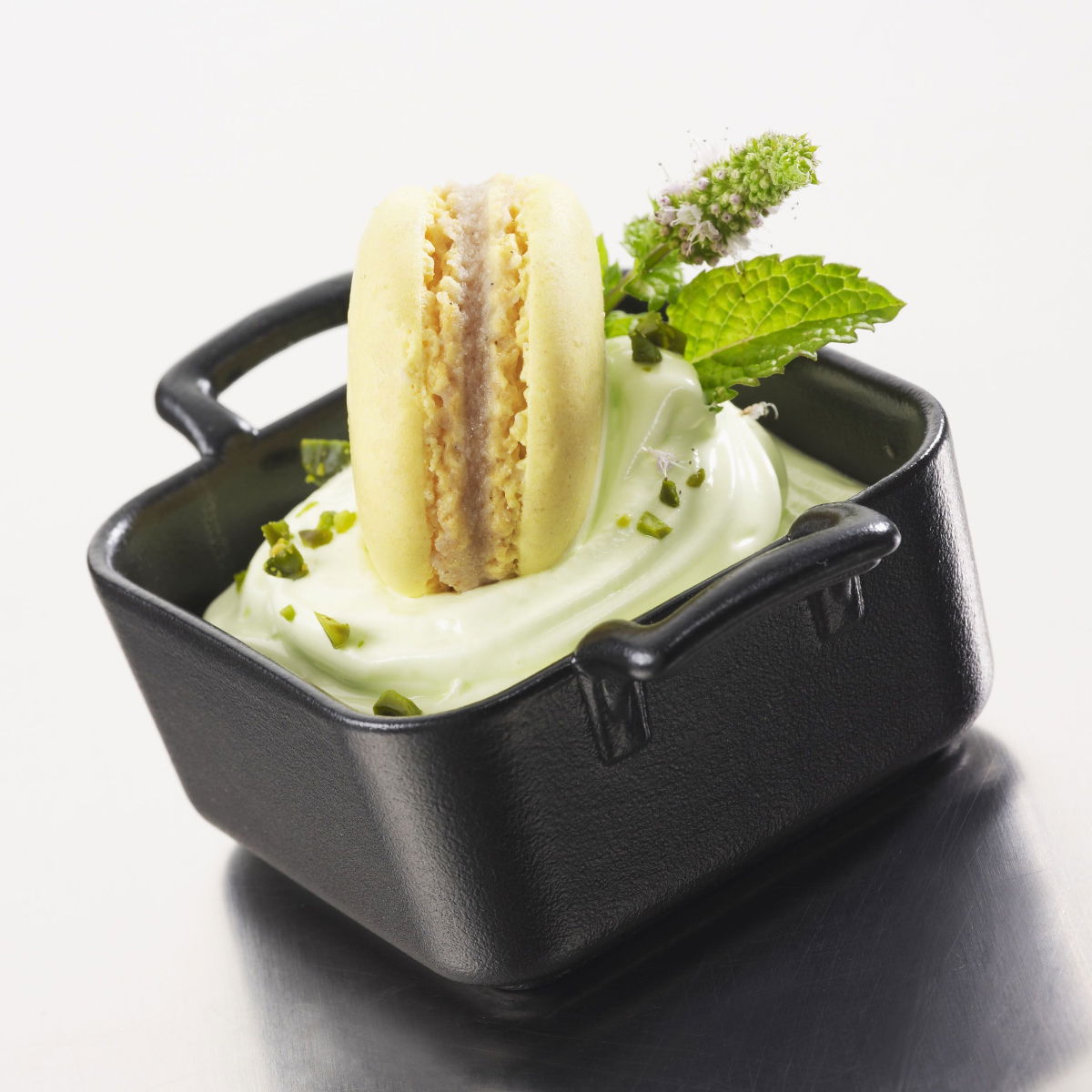 REVOL Belle Cuisine Noir 0,08 l černá - porcelánová mísa na koktejly / zapékací mísa