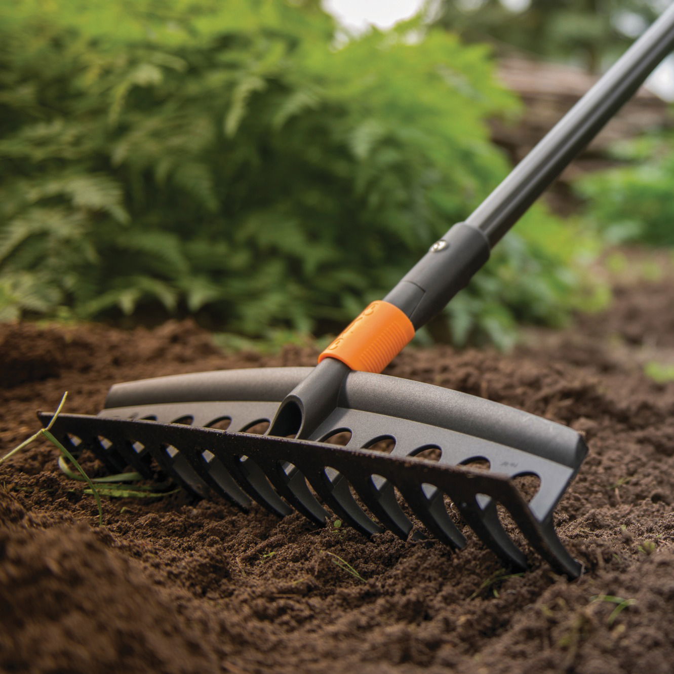 FISKARS QuikFit Universal Rake čierne - univerzálne hrable