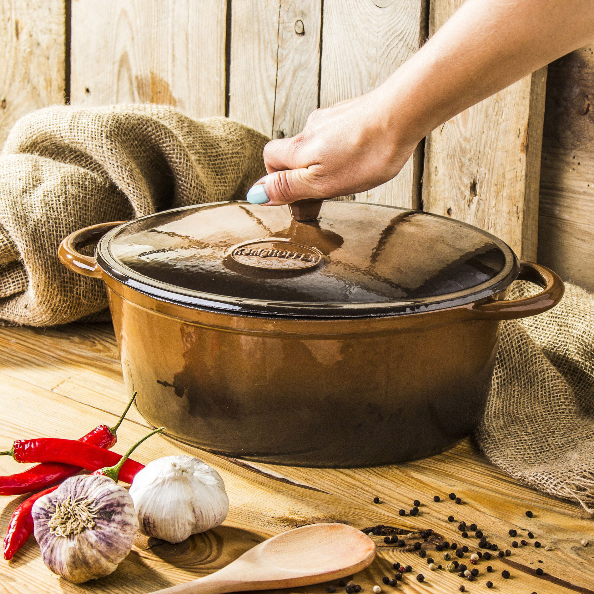 Železný kotolík s vekom KONIGHOFFER OVAL HNEDÝ 4 l