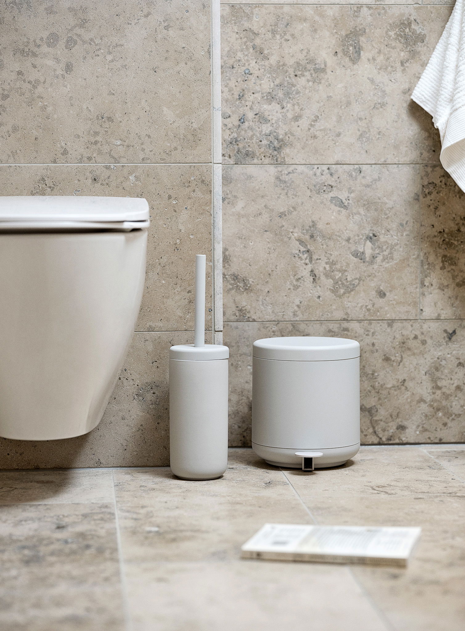 ZONE DENMARK Ume - kartáč na WC s nádobou