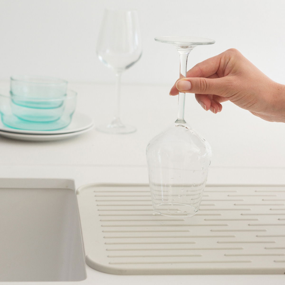 BRABANTIA Sink Side 44 x 32,5 cm szara - mata do suszenia naczyń silikonowa