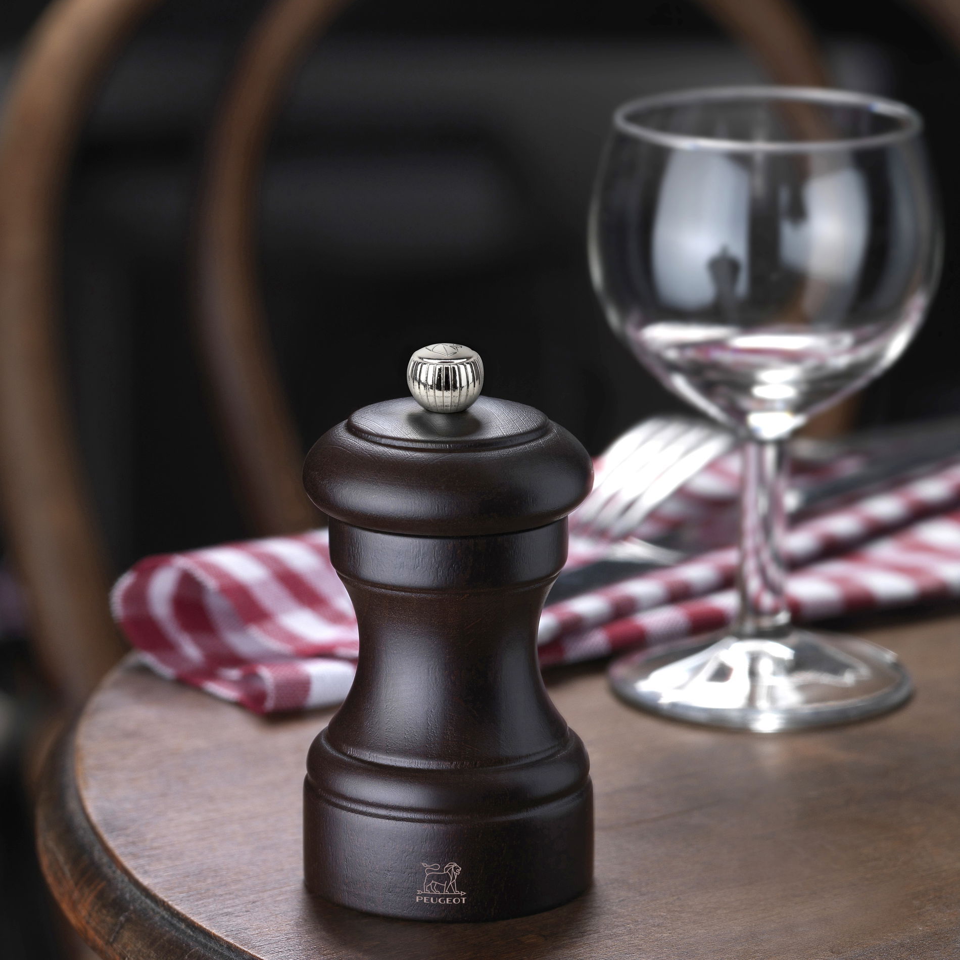PEUGEOT Bistro 10 cm tmavohnedý - drevený ručný mlynček na korenie