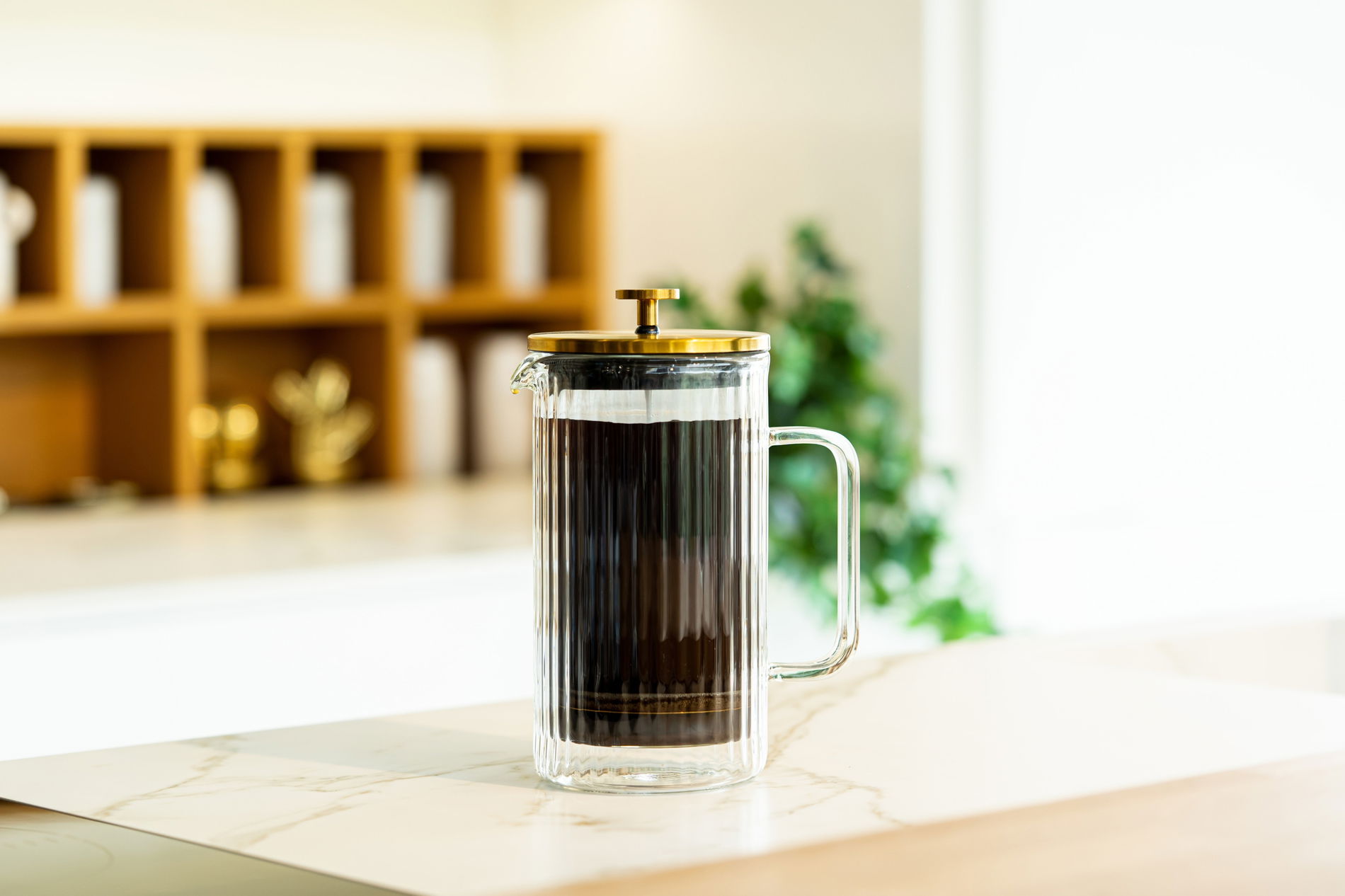 VIALLI DESIGN Tulipán 1 l - french press / ryhovaný piestový varič kávy a čaju
