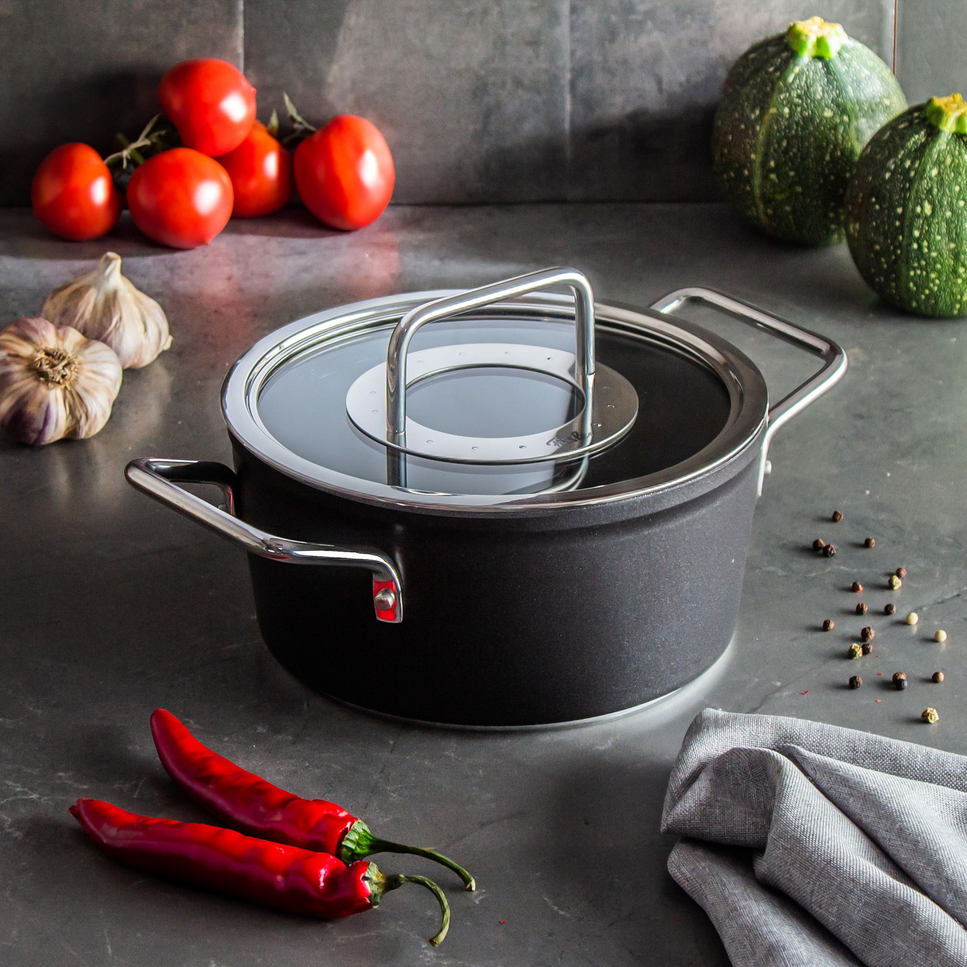 Garnek aluminiowy z pokrywką FISSLER Adamant 18 cm Garnek aluminiowy z pokrywką FISSLER Adamant 18 cm