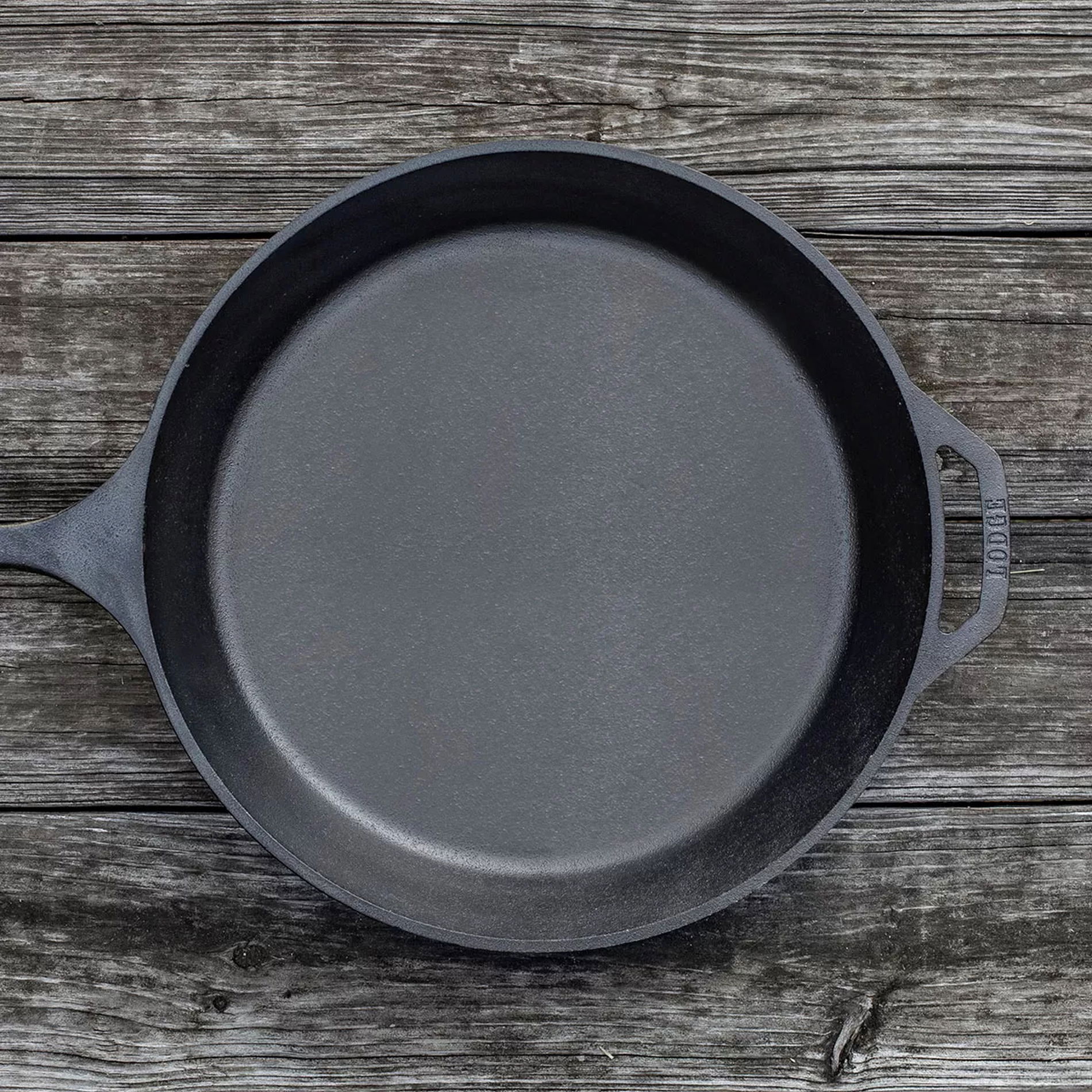 LODGE Cast Iron 38 cm - litinová pánev