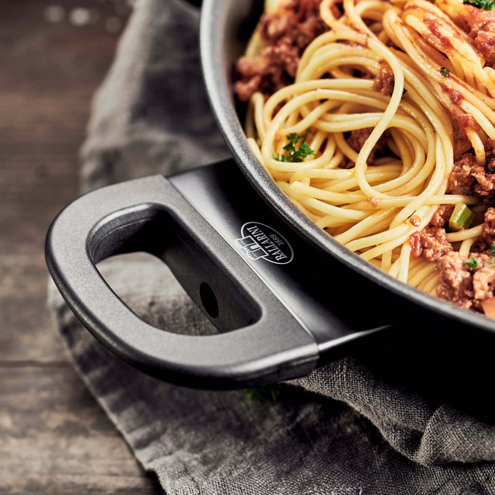 BALLARINI Avola Sauté 2H 28 cm czarna - patelnia nieprzywierająca