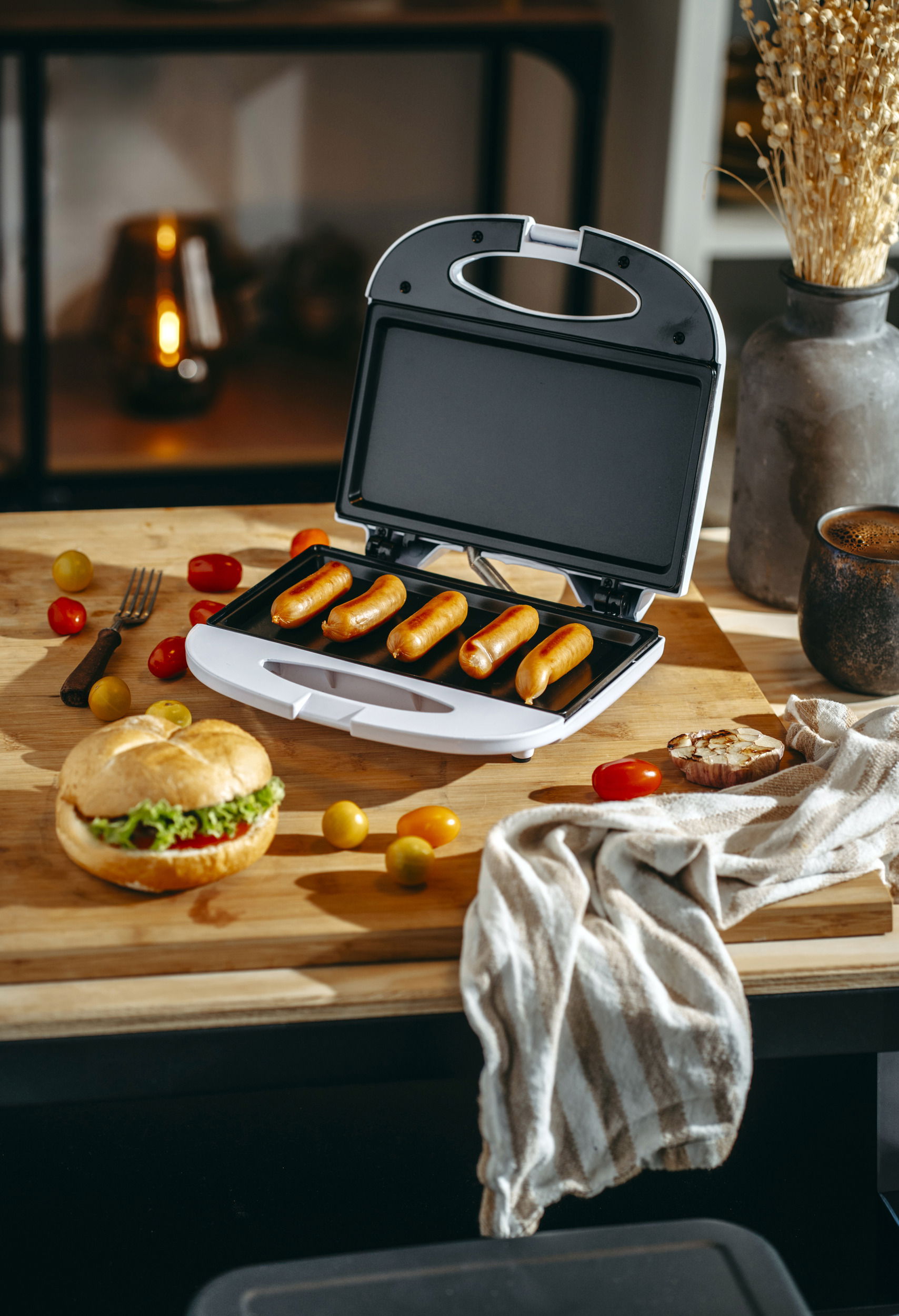ADLER AD 3072 700 W - elektrický toustovač / gril