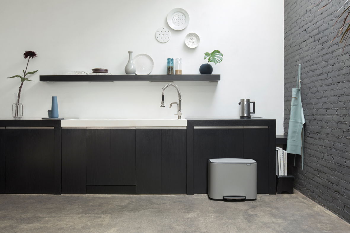 BRABANTIA Touch Bin Bo 36 l - nerezový odpadkový koš s pedálem