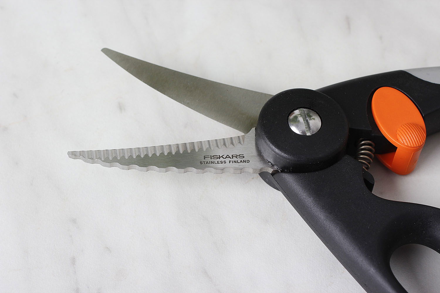 FISKARS FUNCTIONAL FORM BLACK nerezový nůž na ryby