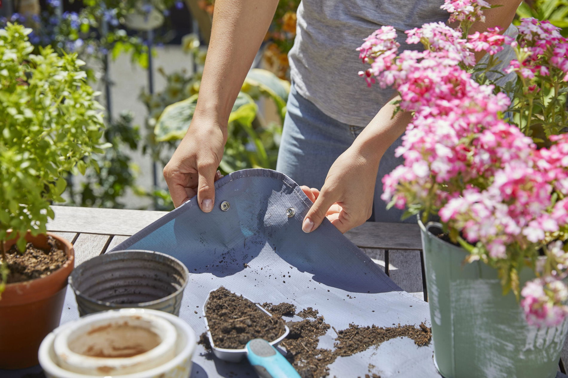 GARDENA City Gardening L sivá - záhradná podložka na presádzanie rastlín