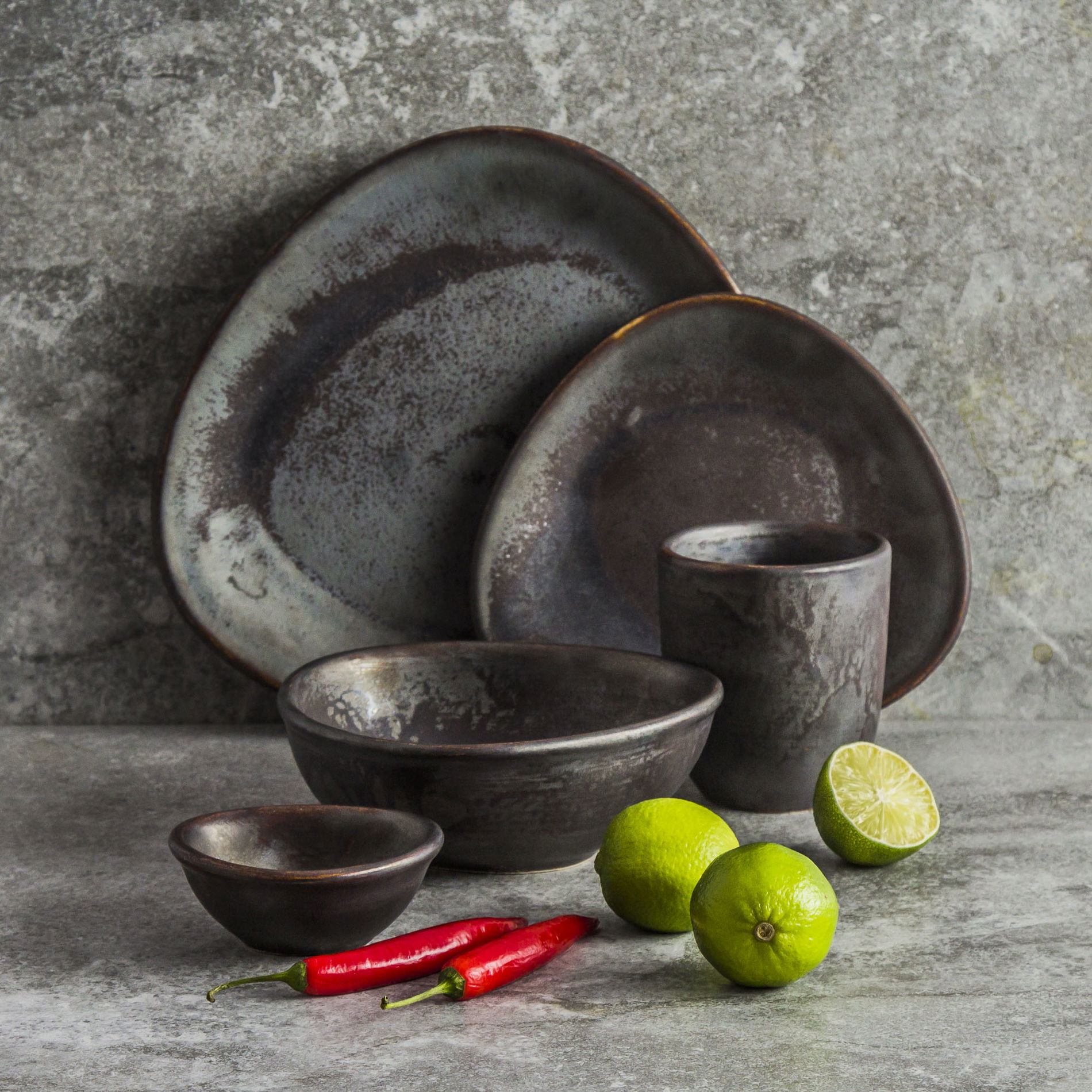 Taniere na obed keramický plytký KERA CERAMIKA DELTA CRISTALL HEMATIT 25,5 cm