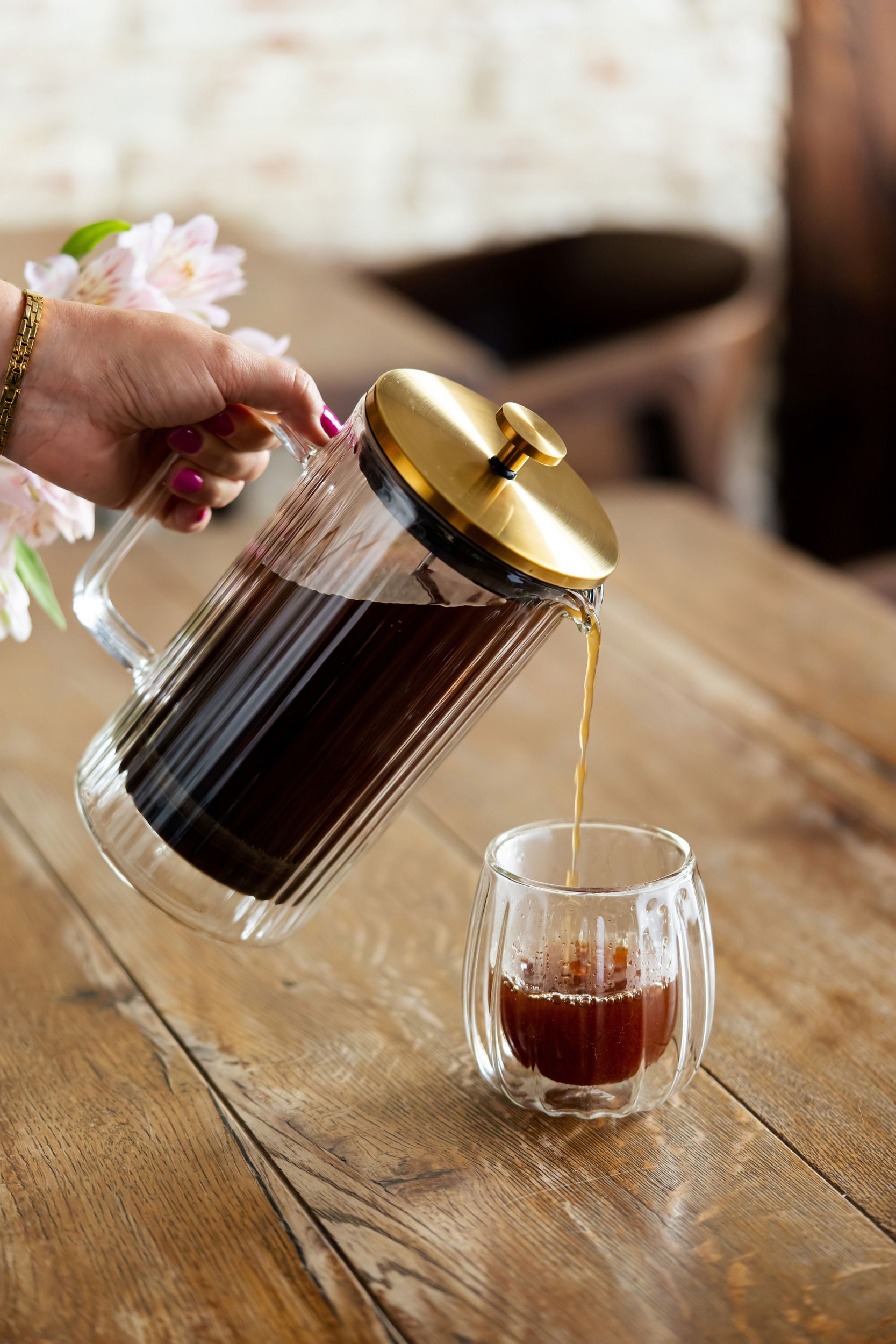 VIALLI DESIGN Tulipán 1 l - french press / ryhovaný piestový varič kávy a čaju