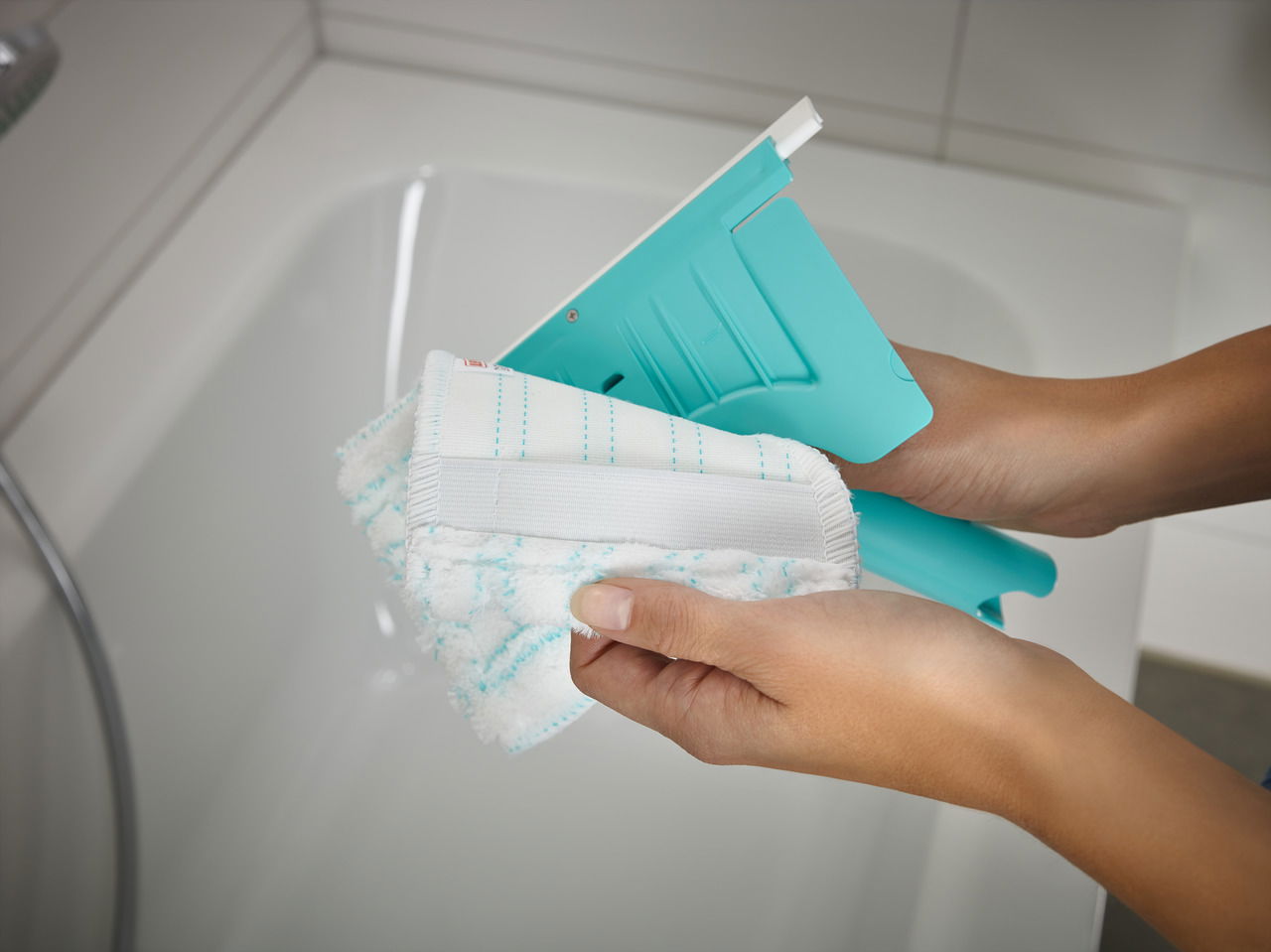 Čistič na sprchovanie LEIFHEIT BATH CLEANER