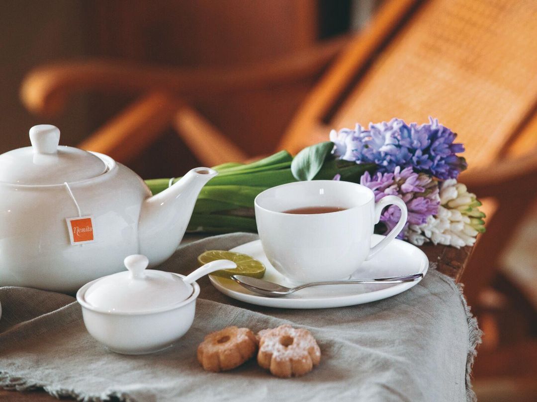 LA PORCELLANA BIANCA Essenziale 350 ml 4 szt. - filiżanki do kawy i herbaty porcelanowe ze spodkami