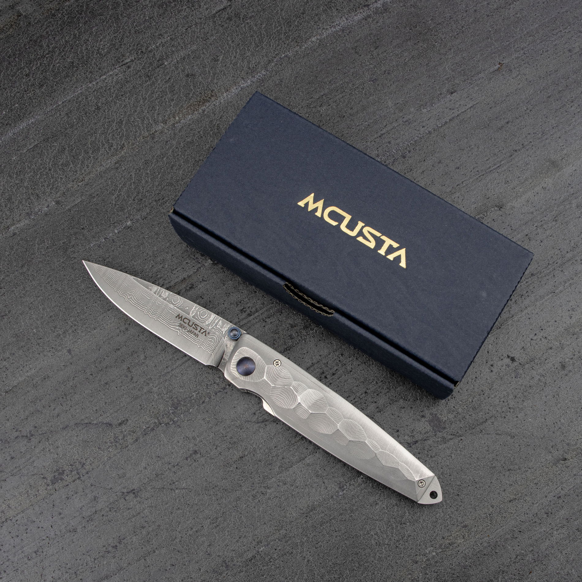 MCUSTA Shinra Tsuchi Damascus 6,5 cm - japoński nóż survivalowy składany ze stali damasceńskiej