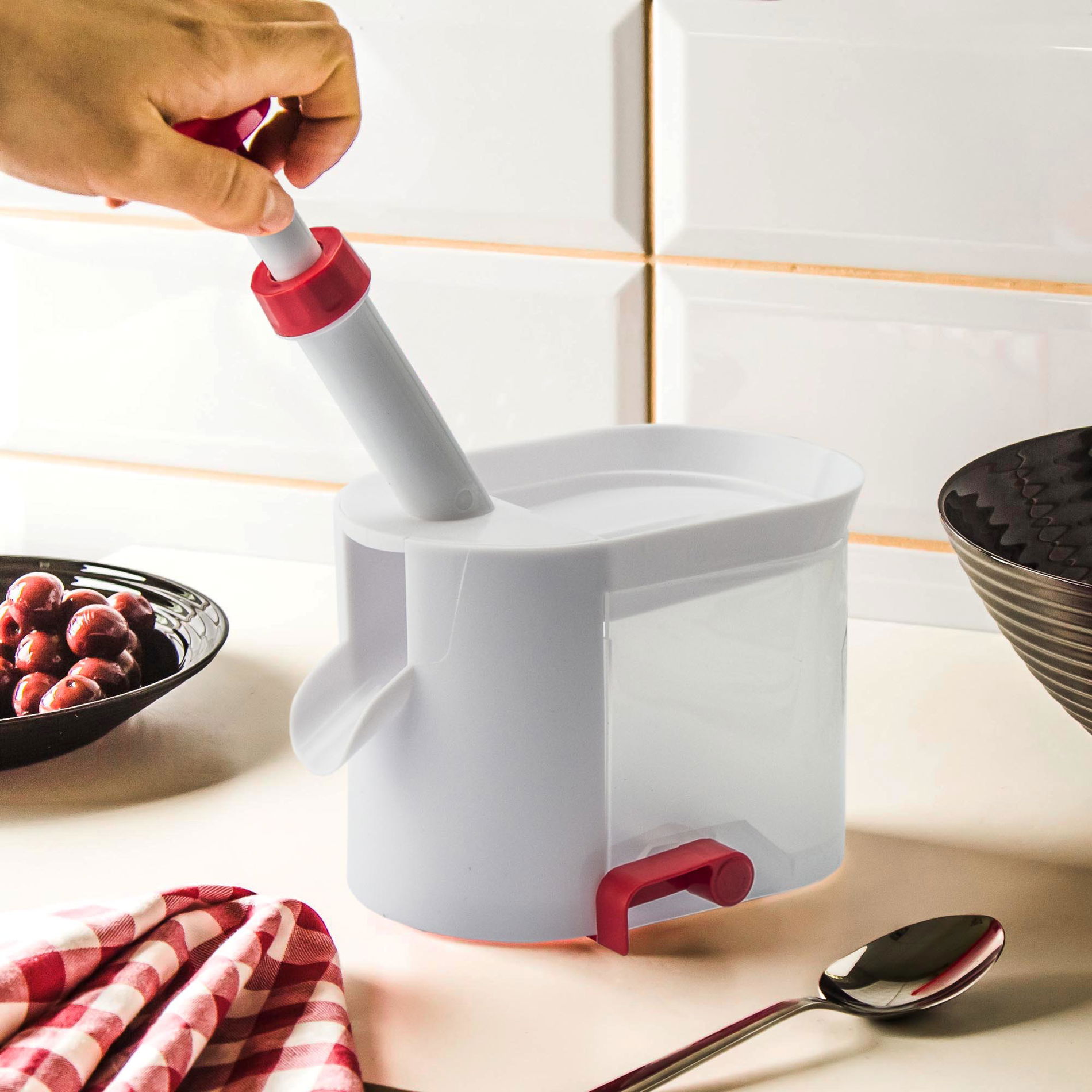 Plastová drvička na čerešne a višne COOK IN STYLE BIELA