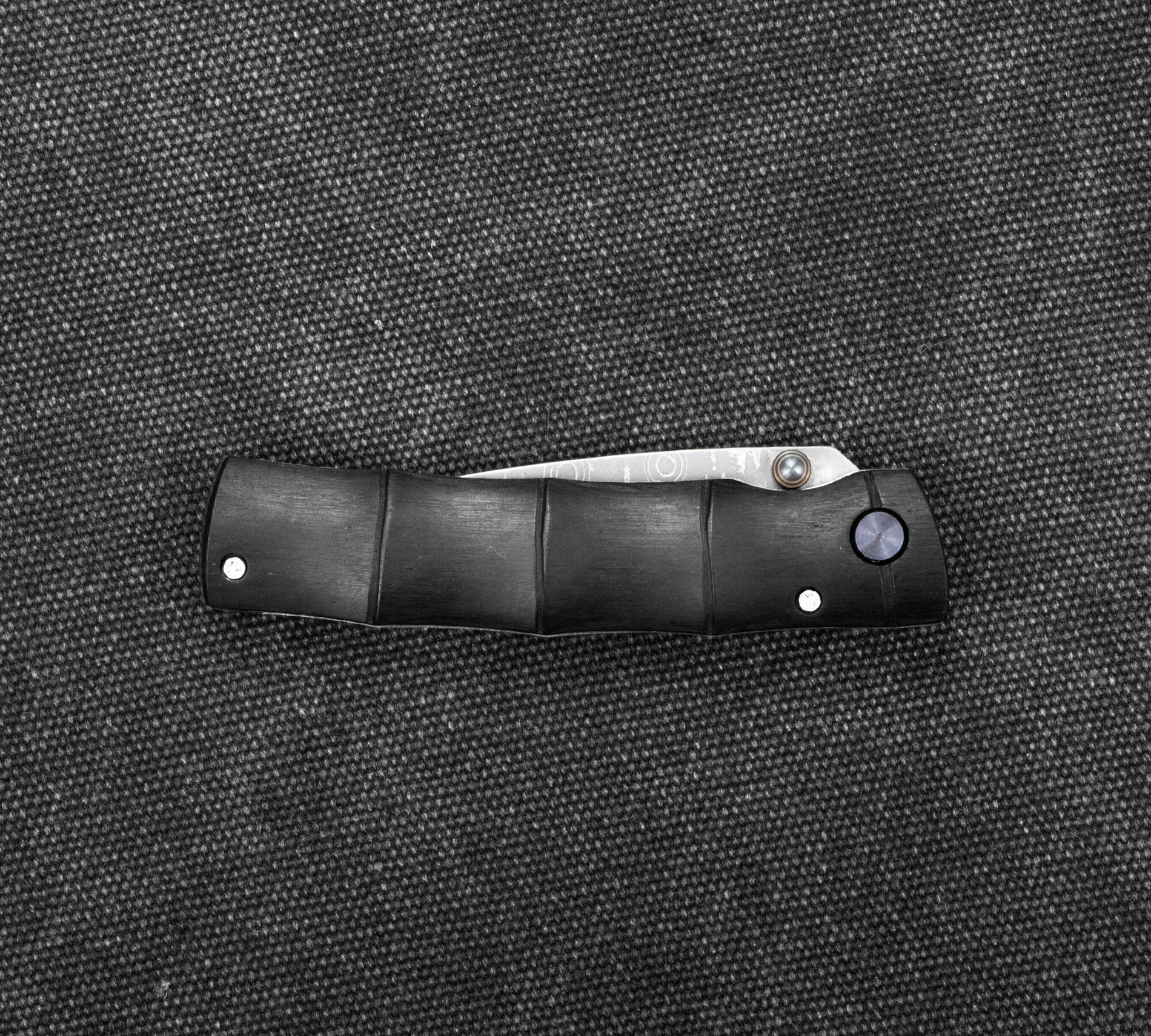 MCUSTA Shinra Emotion Black Pakka Damascus 6,5 cm - japoński nóż survivalowy składany ze stali damasceńskiej