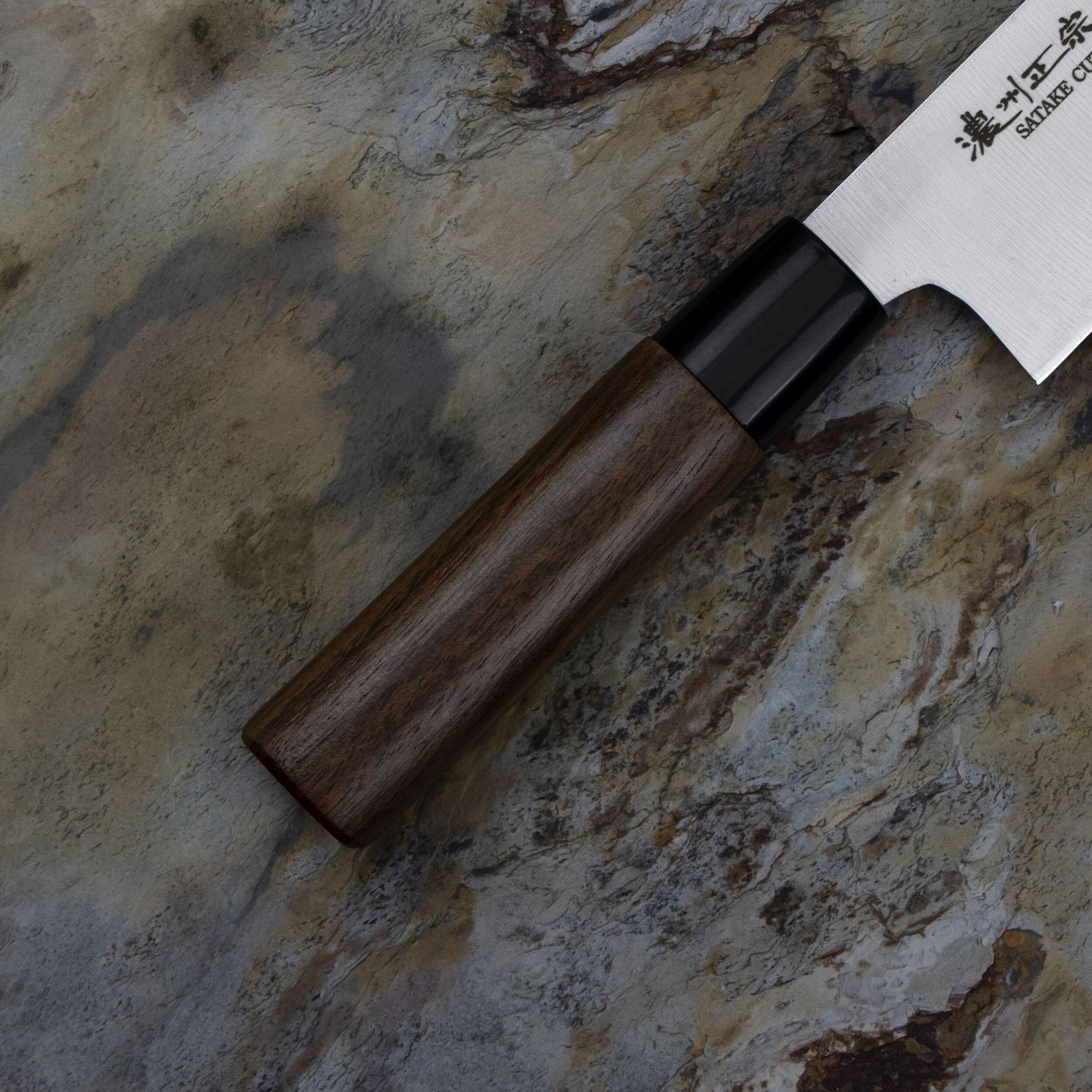 SATAKE Cutlery Mfg Kenta Walnut 17 cm - japonský nůž Santoku z nerezové oceli