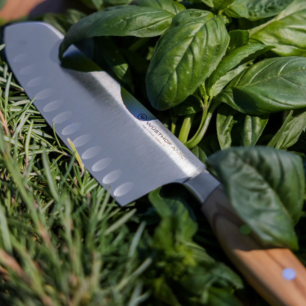 Santoku nôž 17/29,7 cm AMICI - WÜSTHOF (novinka)