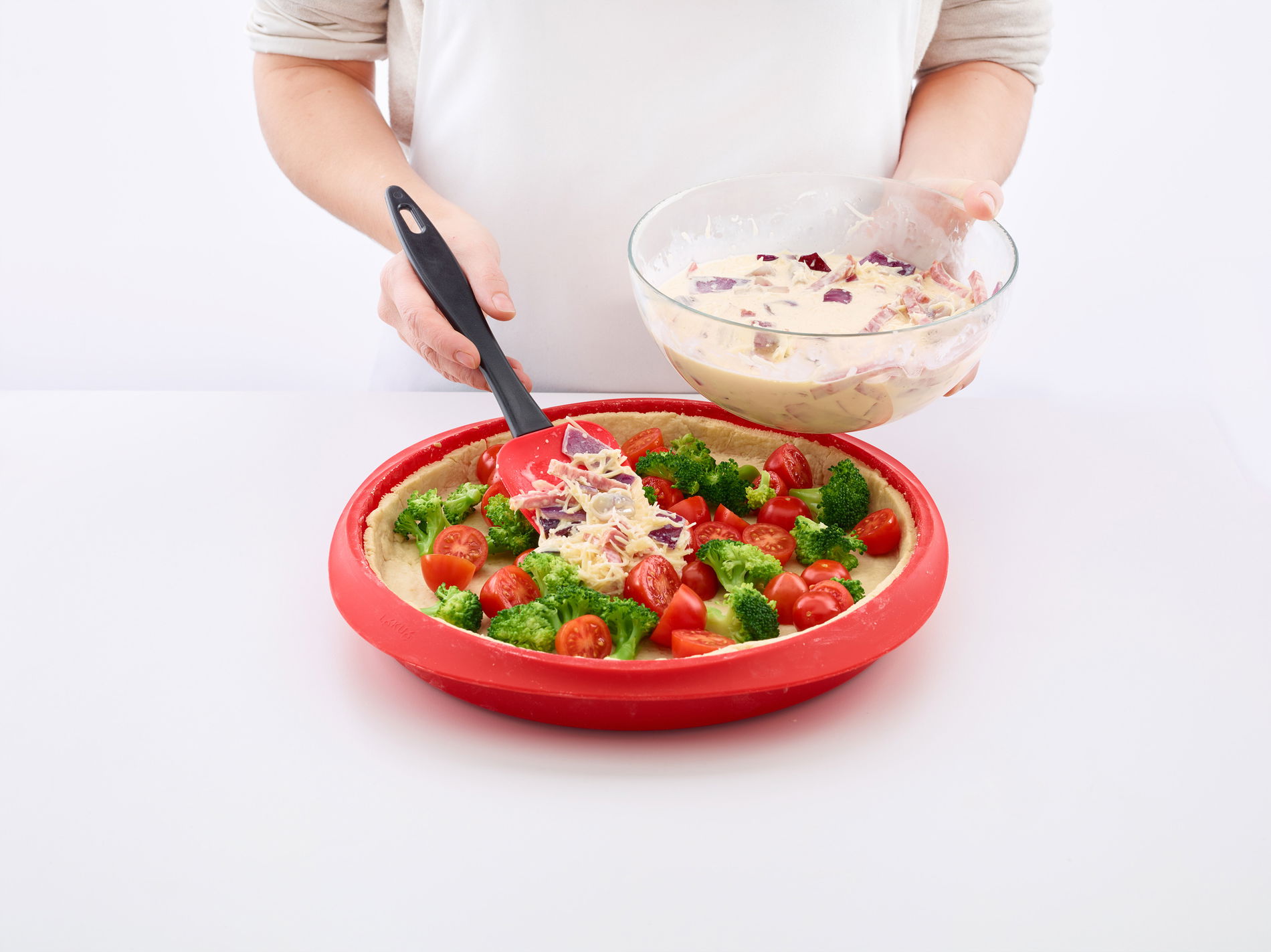 LEKUE Duo 28 cm červená - silikonová koláčová forma na pečení