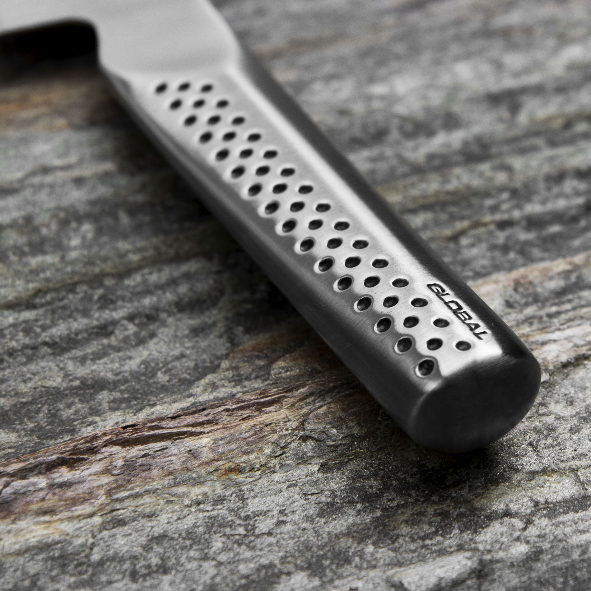 GLOBAL Ukon 14 cm - japonský nôž Santoku z nehrdzavejúcej ocele