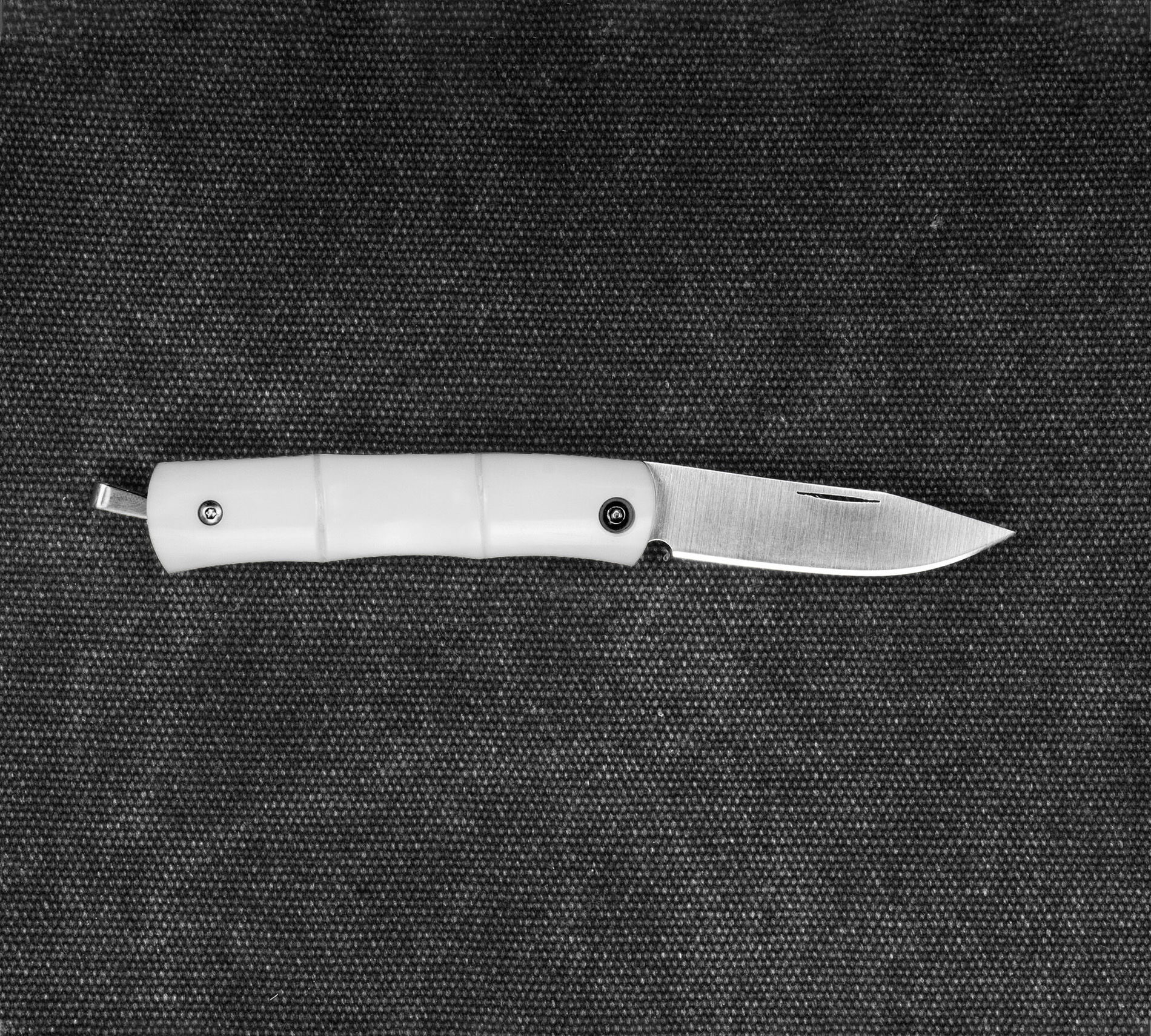 MCUSTA Neckknife Bamboo Corian 5,5 cm - japoński nóż survivalowy składany ze stali nierdzewnej