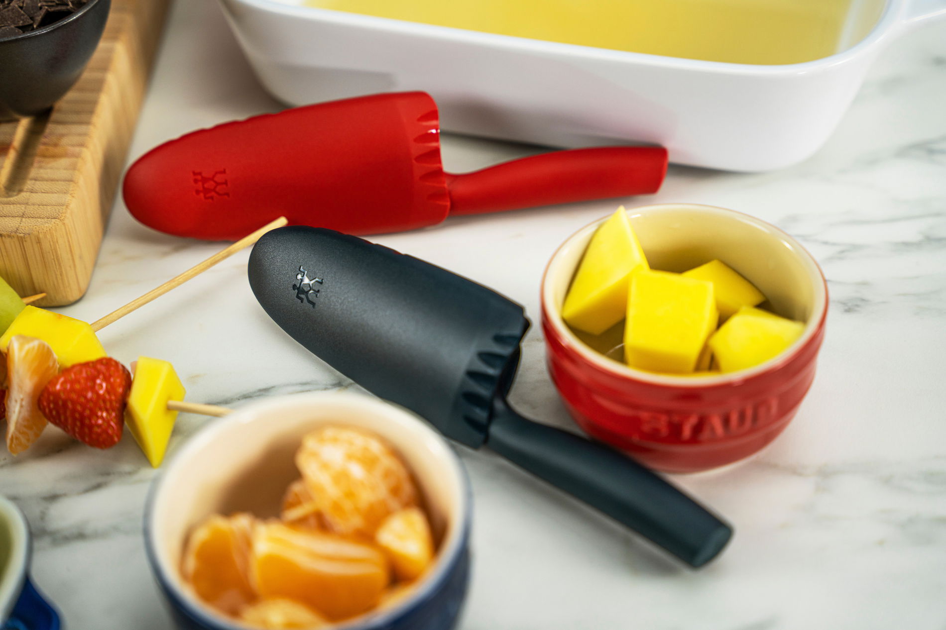 ZWILLING Twinny 10 cm modrý - nůž šéfkuchaře z nerezové oceli z osłonką