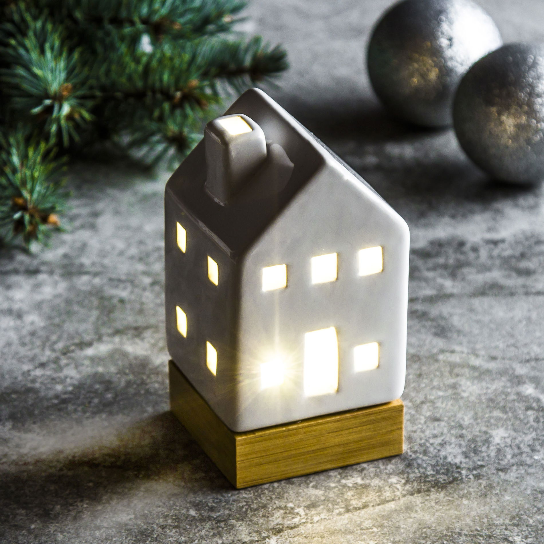 LED porcelánová vánoční dekorace FLORINA 12,5 cm