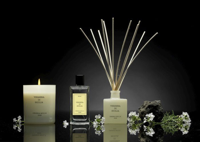 Sójová voňavá sviečka v pohári CERERIA MOLLA BOUTIQUE VERBENA DI SICILIA 230 g