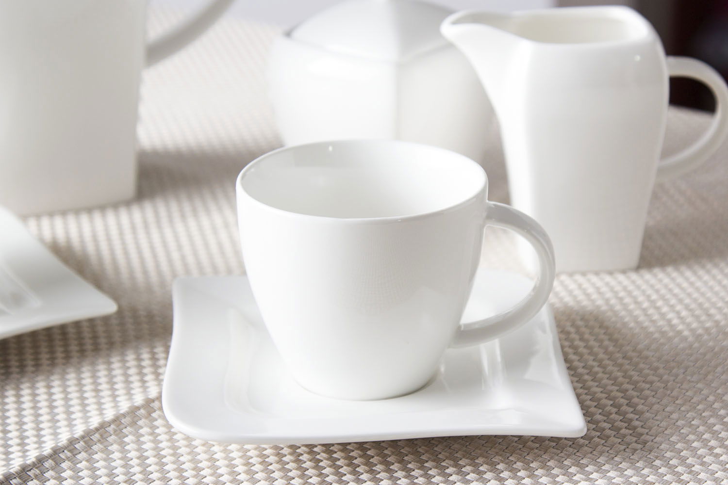 Porcelánový kávový servis AMBITION WAVE BÍLÝ pro 6 osob (17 ks)