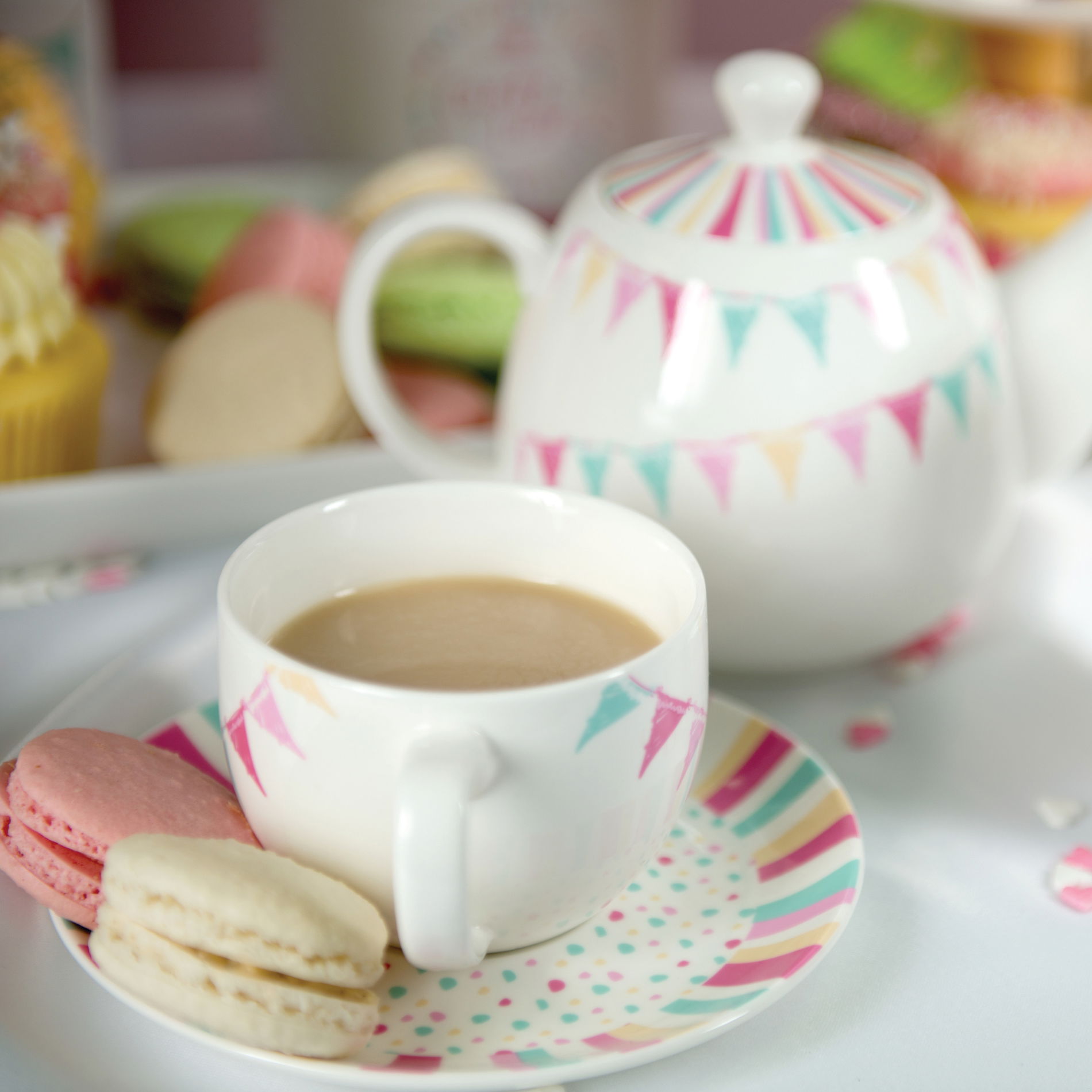 Porcelánový šálek na kávu a čaj s podšálkem ASHDENE CANDY LANE bílý 250 ml