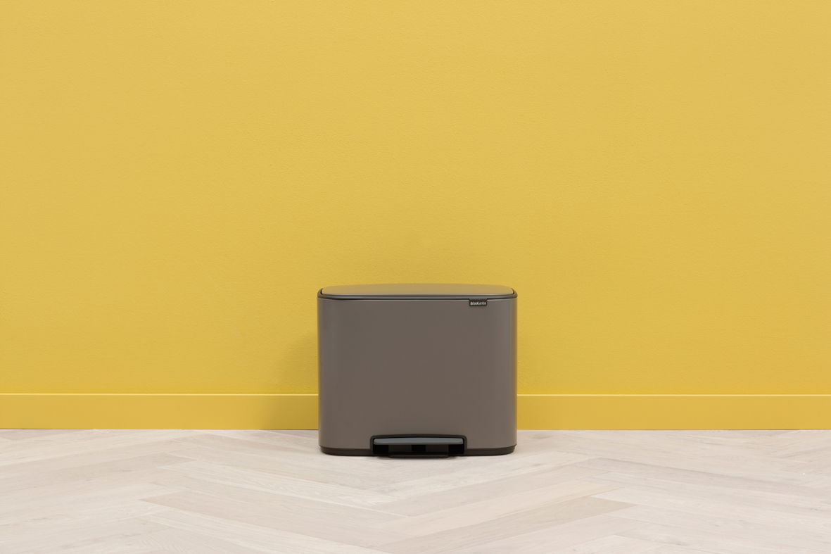 BRABANTIA Bo 34 l tmavě béžový - odpadkový koš s pedálem z nerezové oceli dvoukomorový